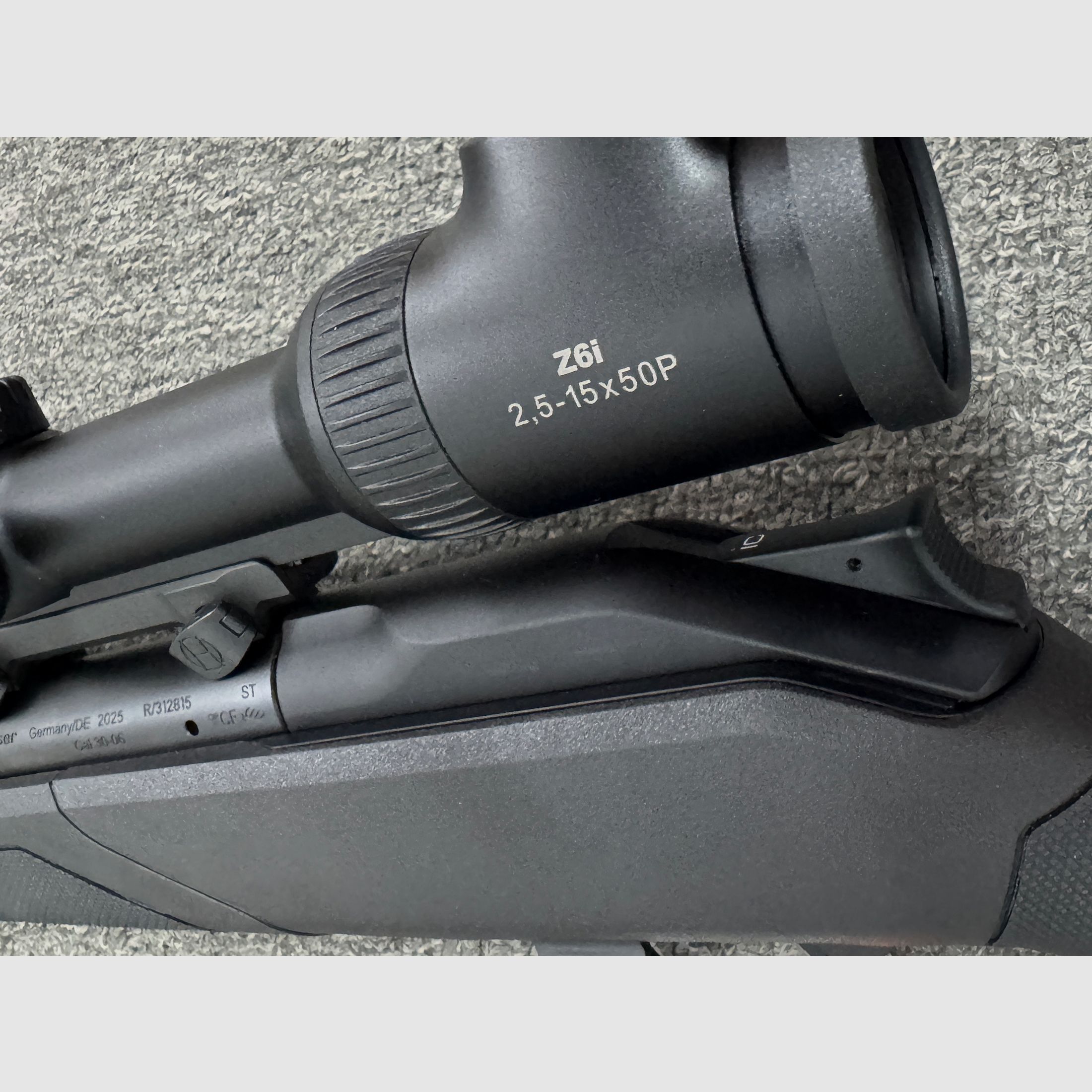 Blaser R8  2.0 Professional .30-06 + M15x1 + LL 52cm + Swarovski Z6i 2,5-15x50 P - Neuwaffe