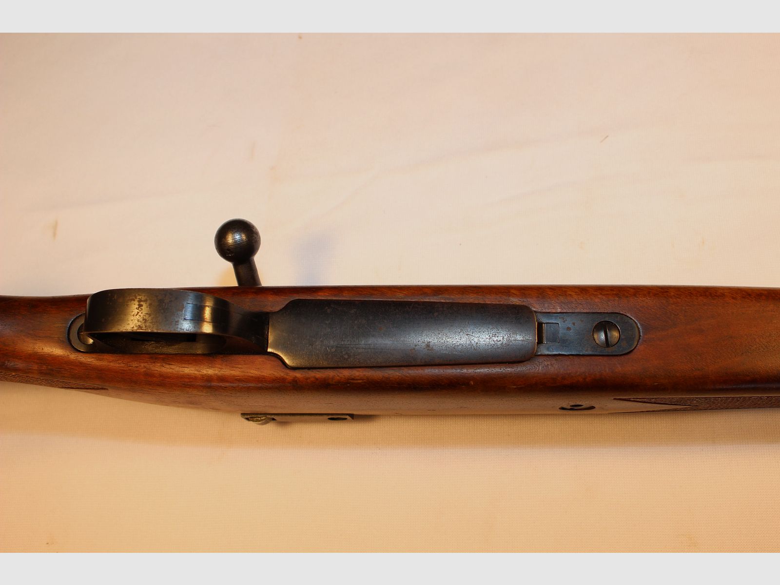 Bolt-action rifle in caliber 7x64.