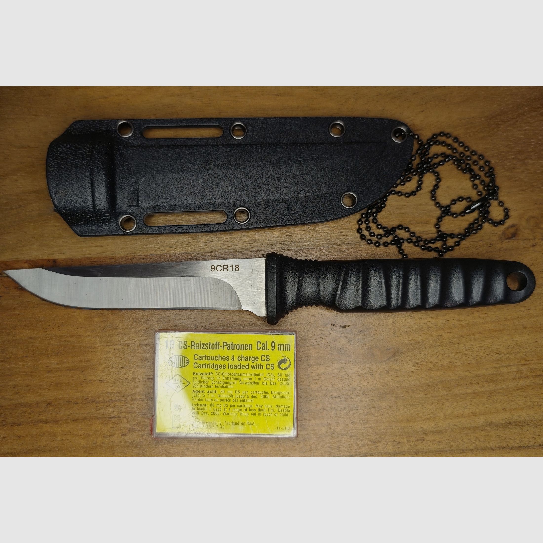 Wadie Reizstof Patronen CS Gas Kaliber 9mm Revolver +Jagt&Angelmesser