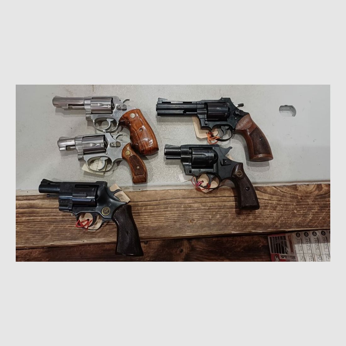 Pacchetto rivenditore revolver pistole corte collezione