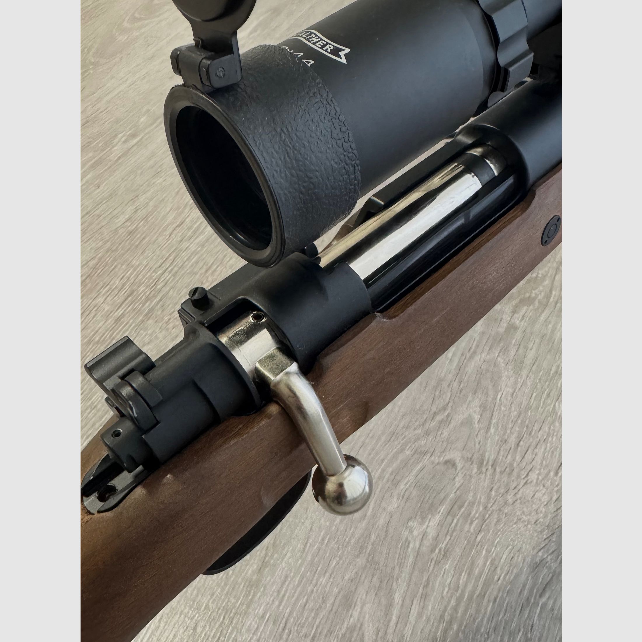 Double Bell Karabiner 98K Gas Airsoft Bolt-Action Gewehr mit Hülsenauswurf Echtholz-Version