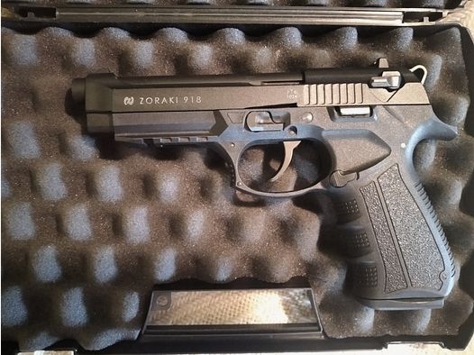 Zoraki 918, 9mm pak 18 tiros, sin disparar, copia de Beretta Mod.92, con soporte de cinturón para el arma.