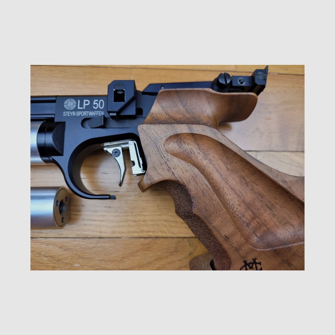 Wettkampfpistole STEYR - Modell LP50 - Kaliber 4,5mm - 5 Schuss - 2 Luftpatronen mit 4 Magazinen TBE, Bild 4 von 24
