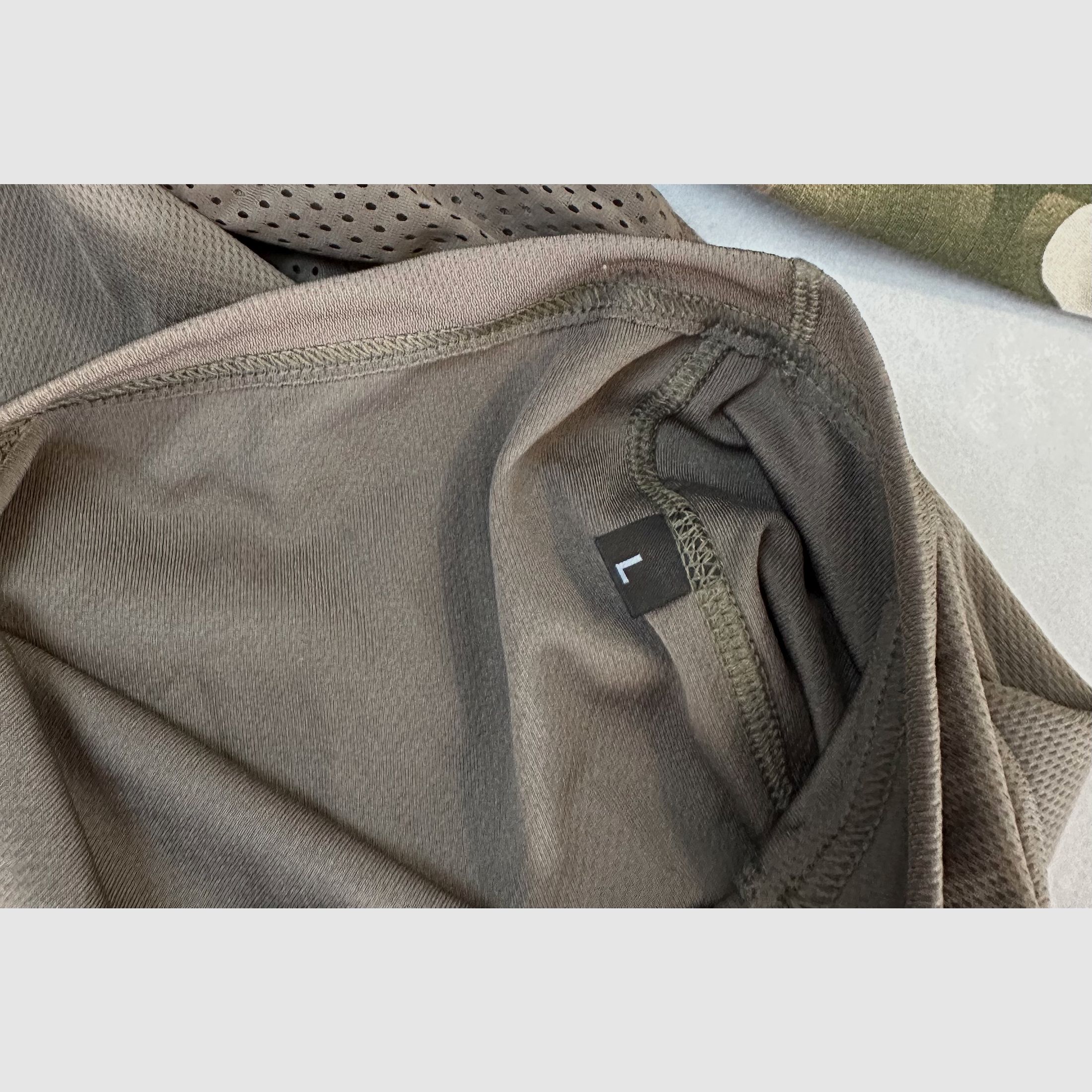 UF Pro Combat Shirt, besonderes Camo, Größe L Tiefstpreis