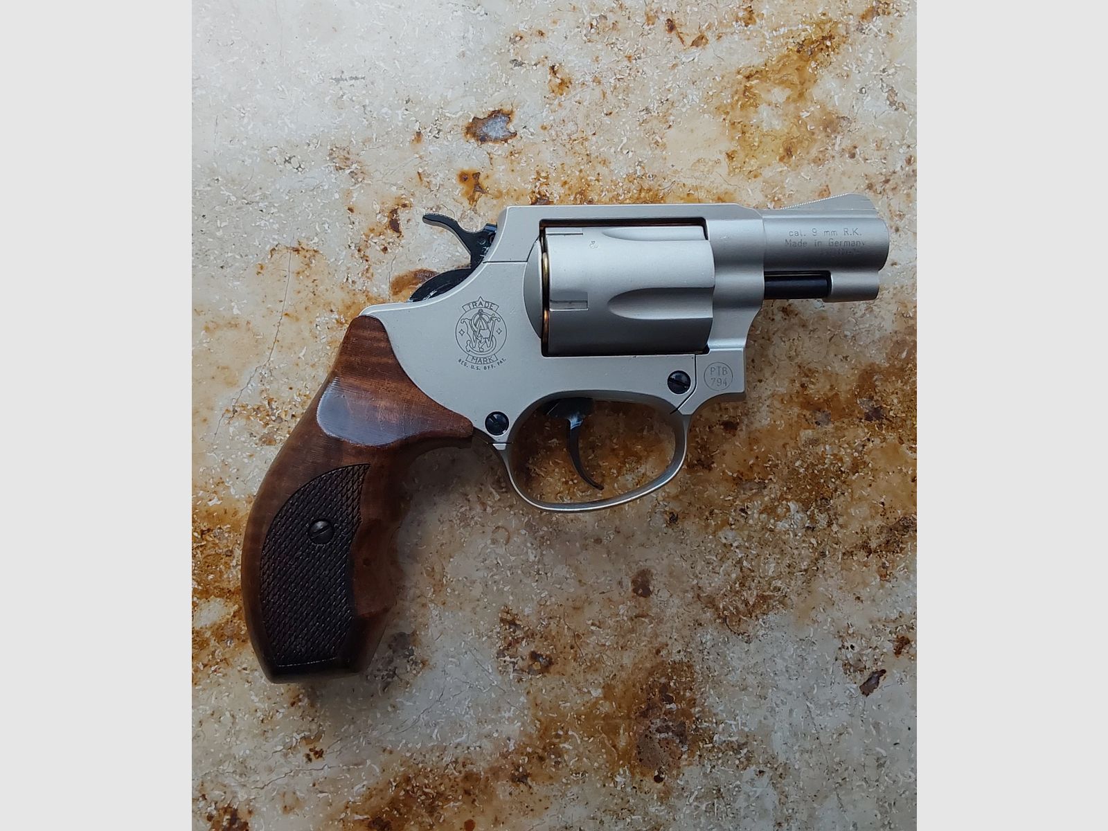 SMITH AND WESSON CHIEFS SPECIAL nickel-plated