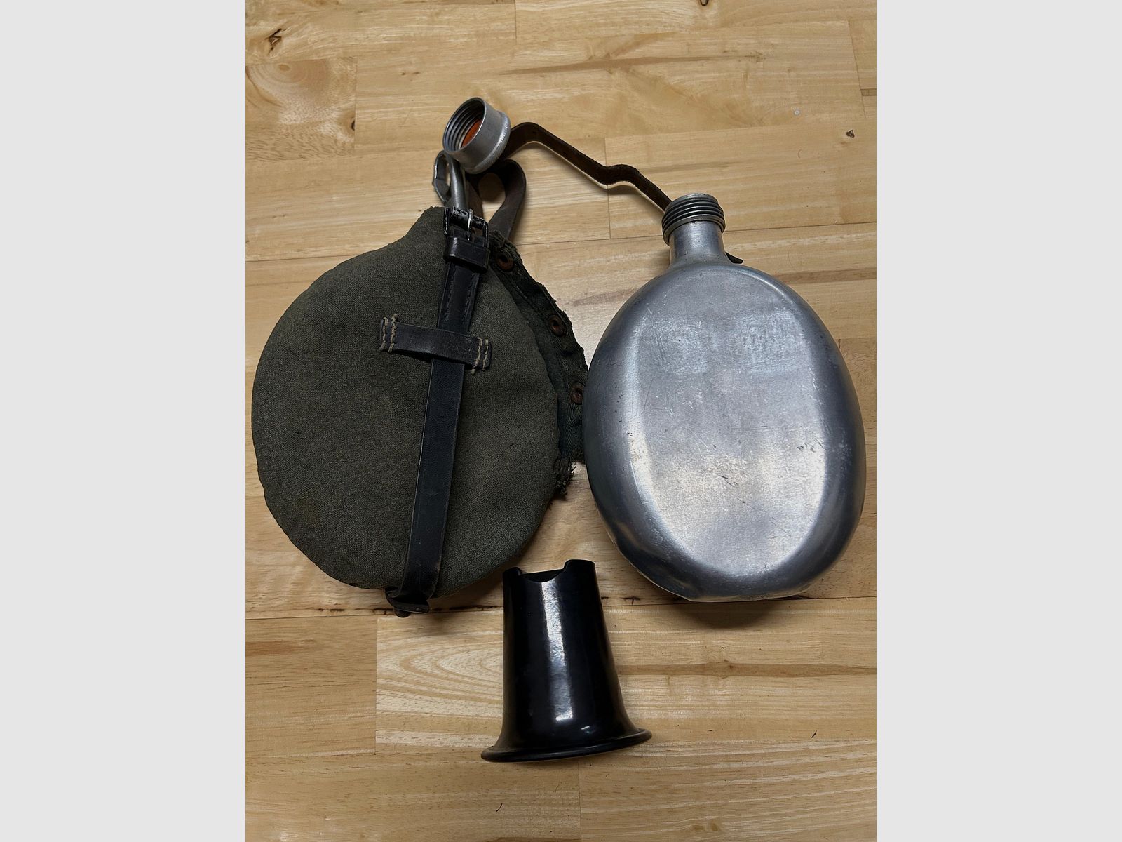 Ensemble de vaisselle de cuisine et bouteille de champ | Wehrmacht | Seconde Guerre mondiale | 2ème Guerre mondiale