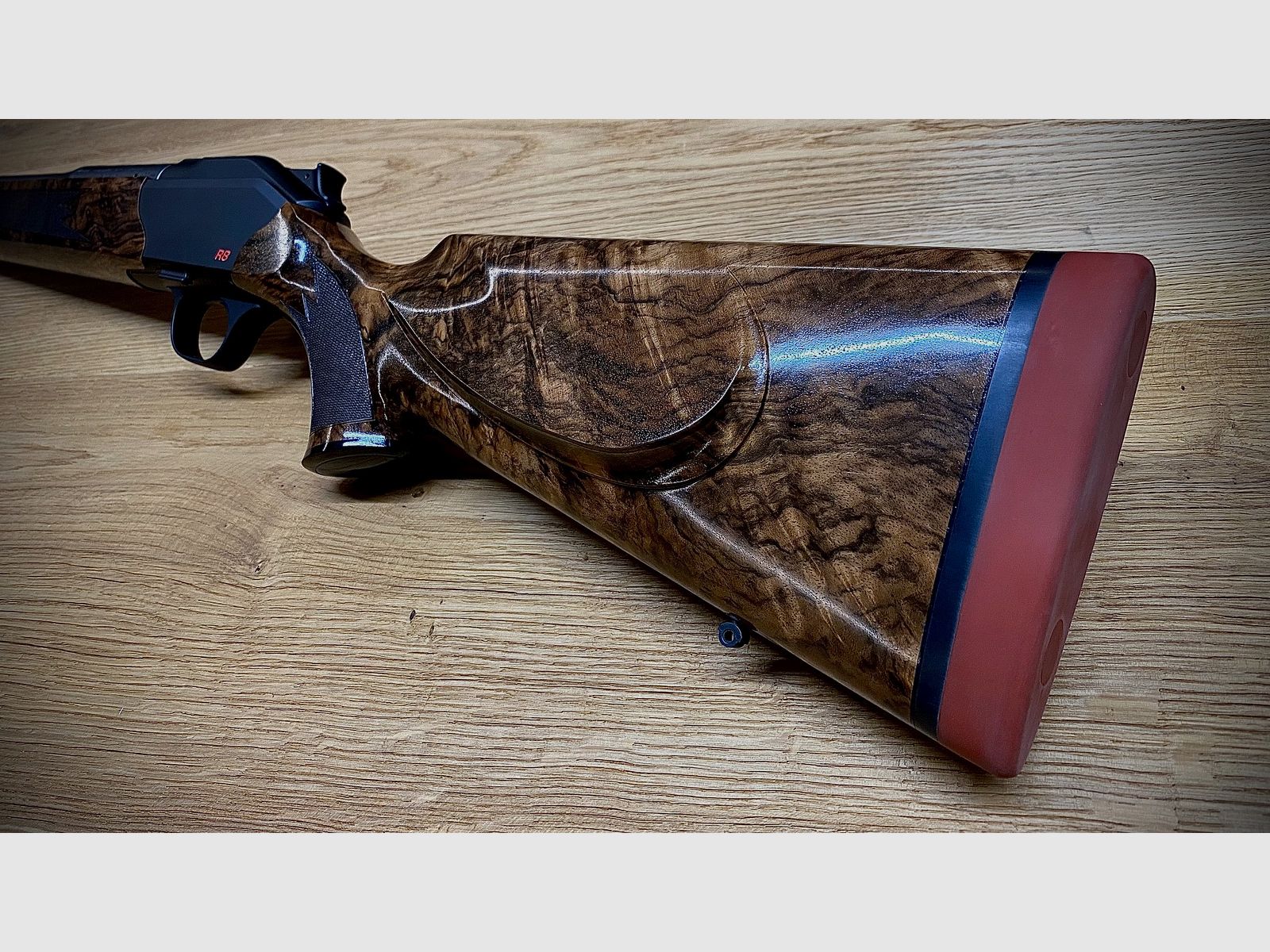 Blaser R8 mit Safari-Schaft / 52cm SW Lauf .308 / Holzklasse 7 / Rote Schaftkappe / Finanzierung möglich!