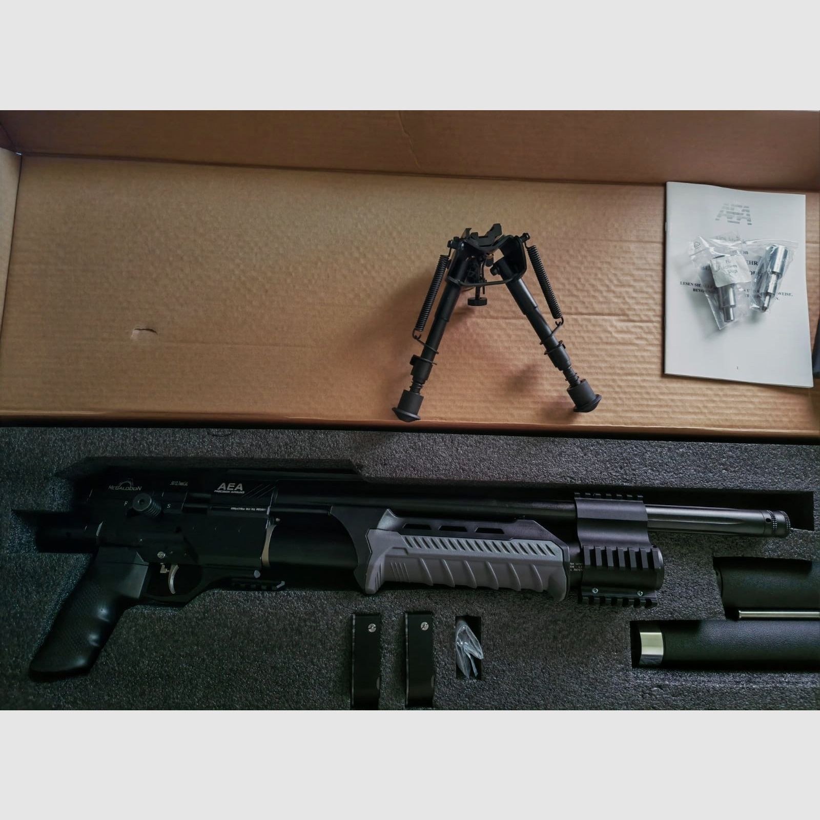 GoGun AEA Megalodon F-Series 7.5 Joule | Cal .50 Air / PCP Rifle | with JADS double tank | Bipod | Tank clamp | 2x 12 shot aluminum magazines | + grip stabilizer inserts | with accessories & invoice
