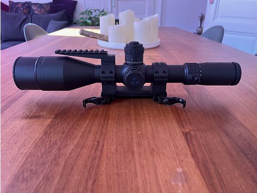 Delta Stryker HD 4,5-30x56