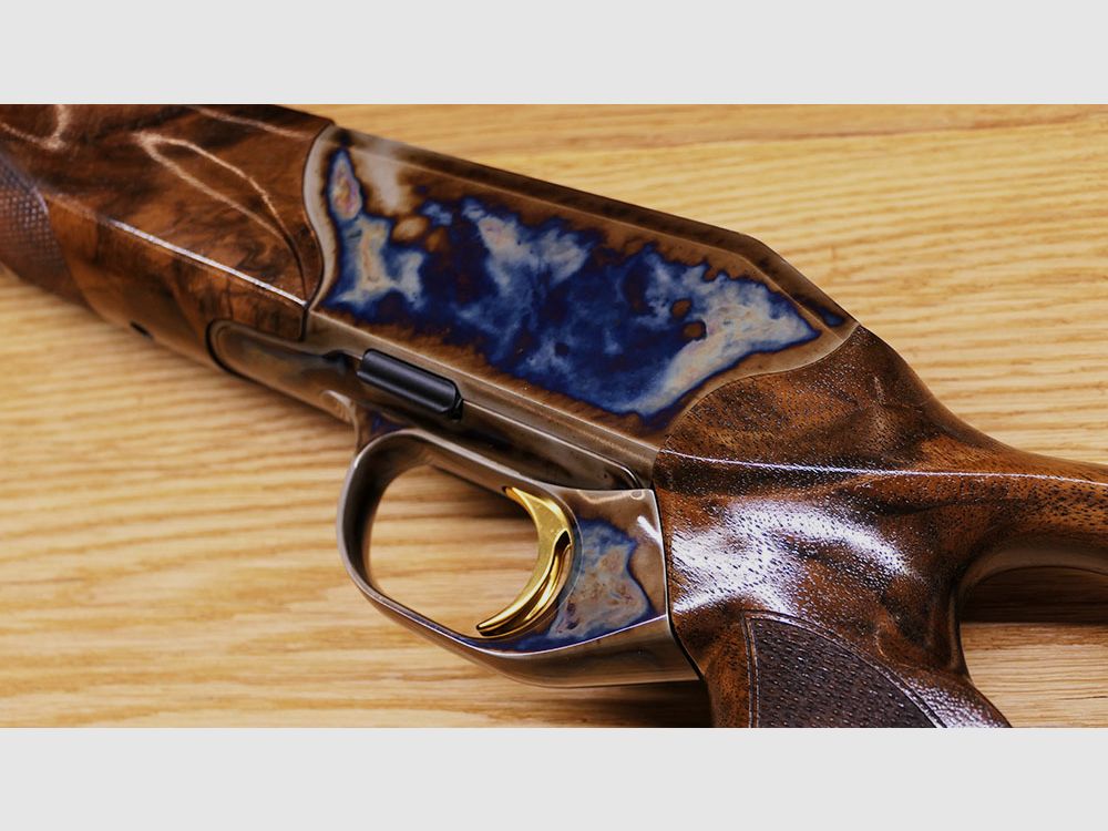 Blaser R8 culata perforada con endurecimiento de colores / sistema de acero / acabado brillante / SUEÑO DE MADERA Y ACERO