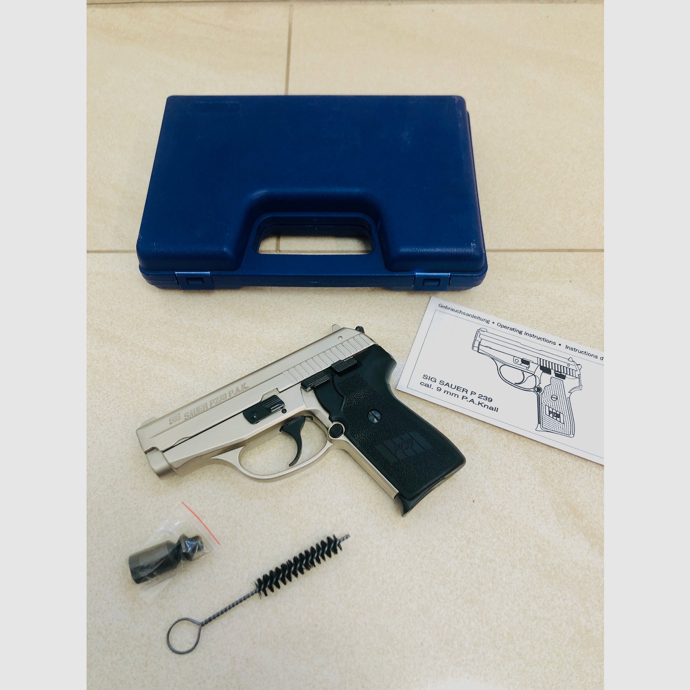 ••• SIG SAUER P239 schreckschiesspistool / nikkel / accessoires / originele verpakking / PTB 874 •••