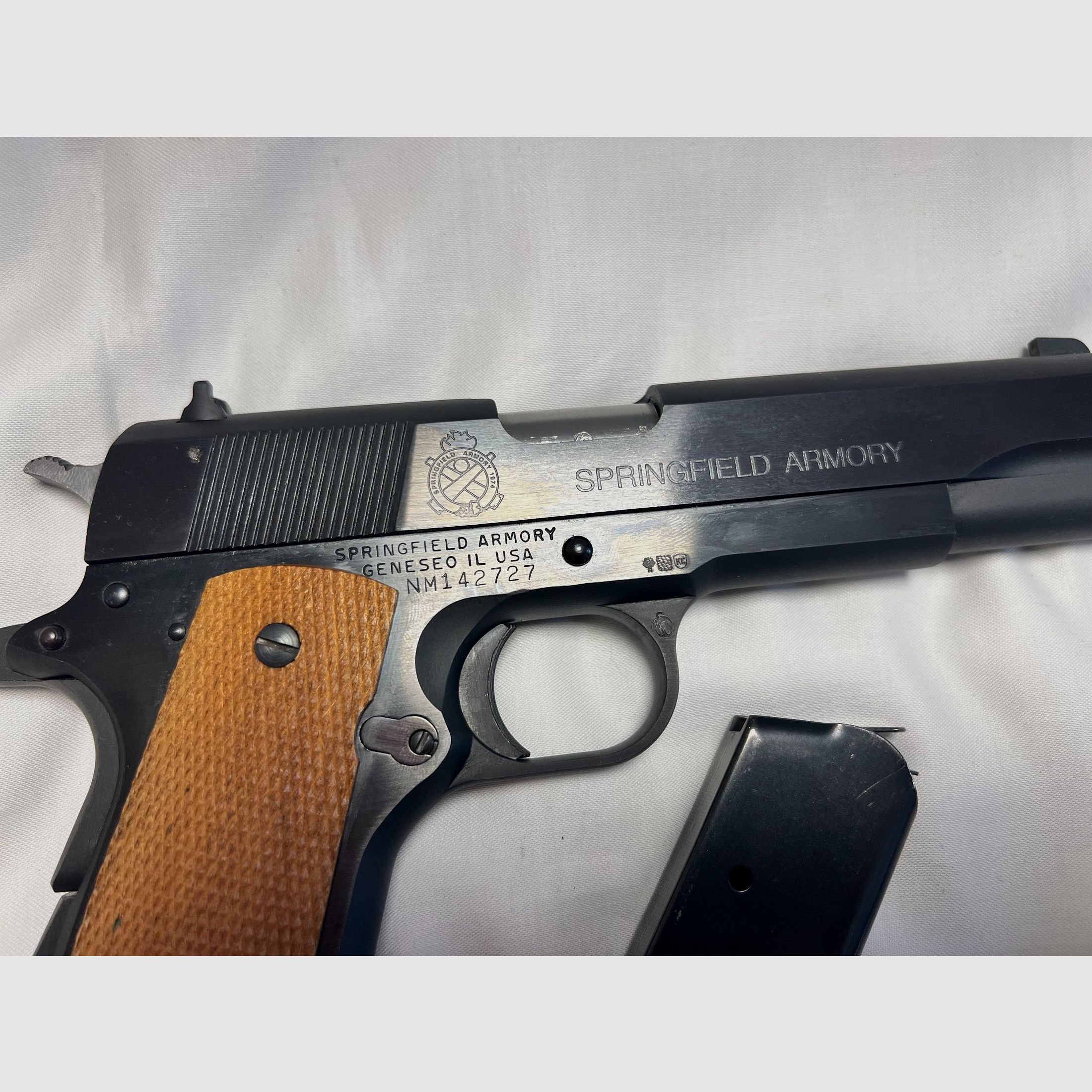 Springfield Armory 1911-A1 .45 Auto – pistol Cat. B, case + magazine – inherited firearm Vorarlberg, image 3 of 6