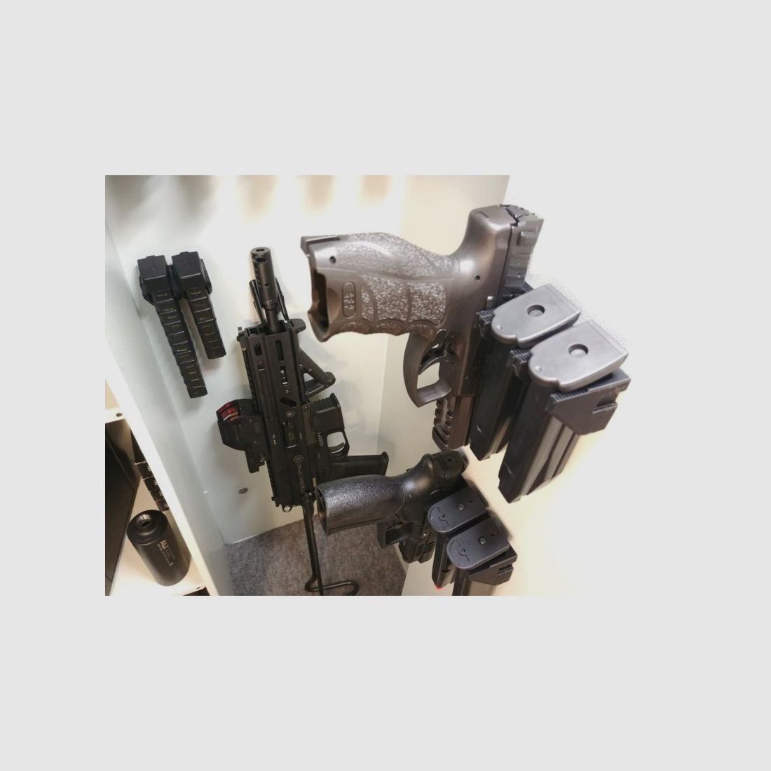 MHS Uchwyt magnetyczny na pistolet - czarny, zdjęcie 2 z 4