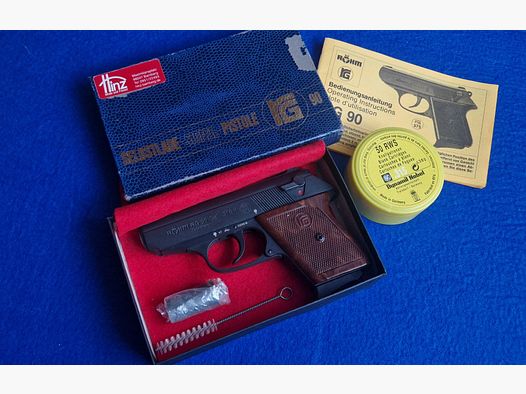 Röhm RG 90 pistola nel calibro .315k con una scatola di munizioni a salve