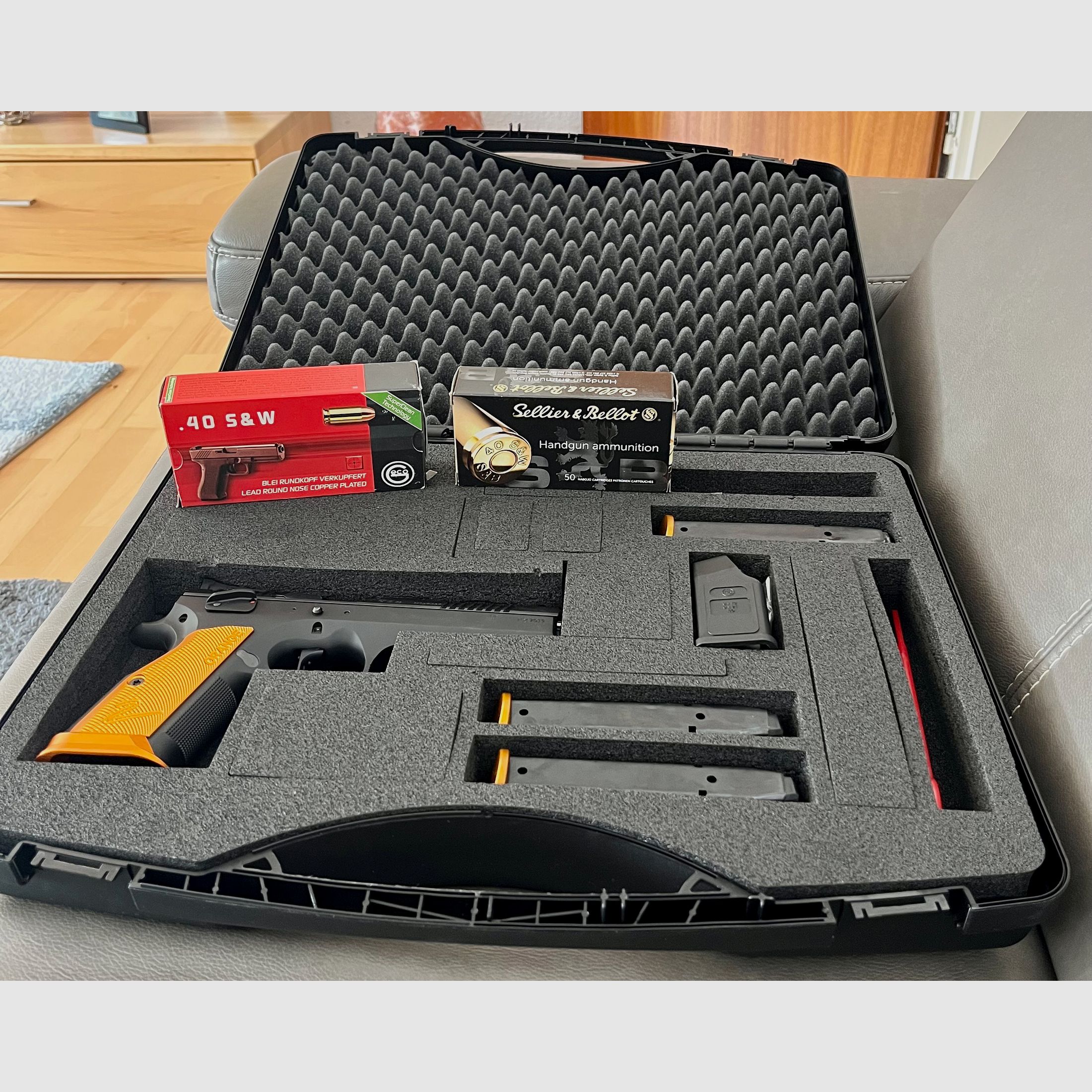Complete package CZ TS 2 Orange 40 S&W