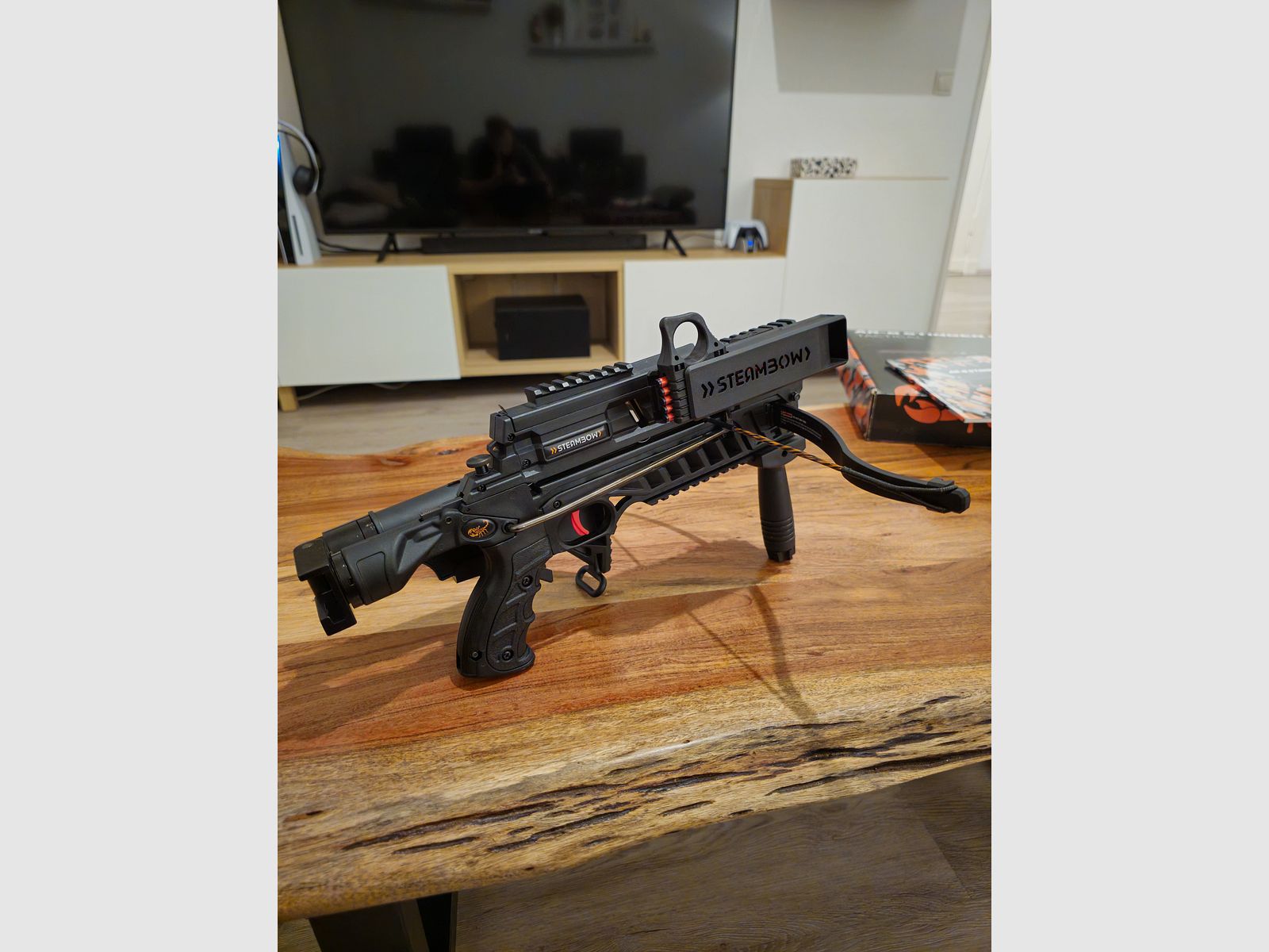 Steambow Stinger II Tactical AR-6 mit Zubehör