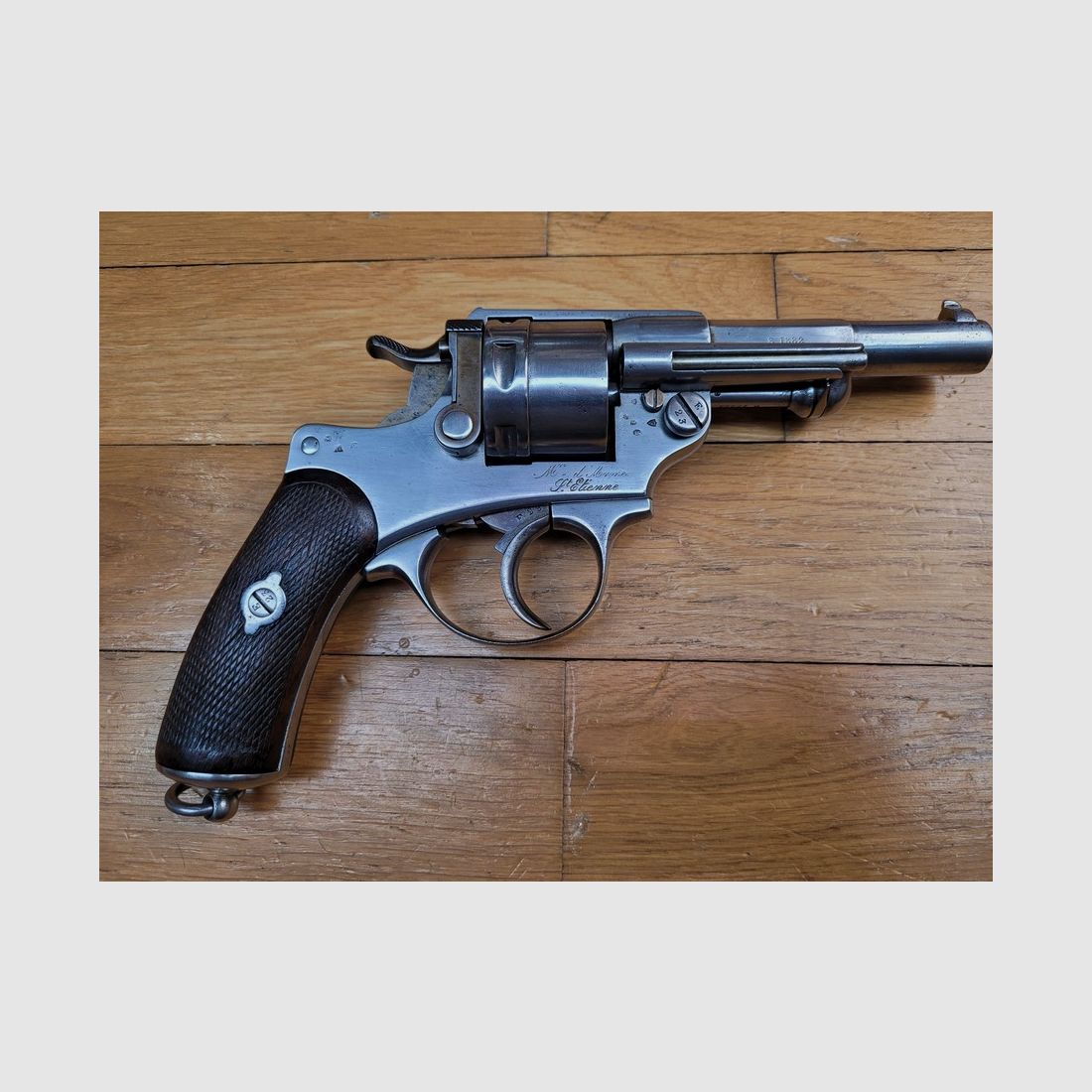 Piękny rewolwer służbowy Model 1873 – kal. 11mm73 – w pełni zgodny numer seryjny – wciąż w oryginalnym słomkowym żółtym! – MAS w 1882 – Dobra mechanika i bardzo ładna lufa – Bardzo dobry stan, zdjęcie 2 z 31
