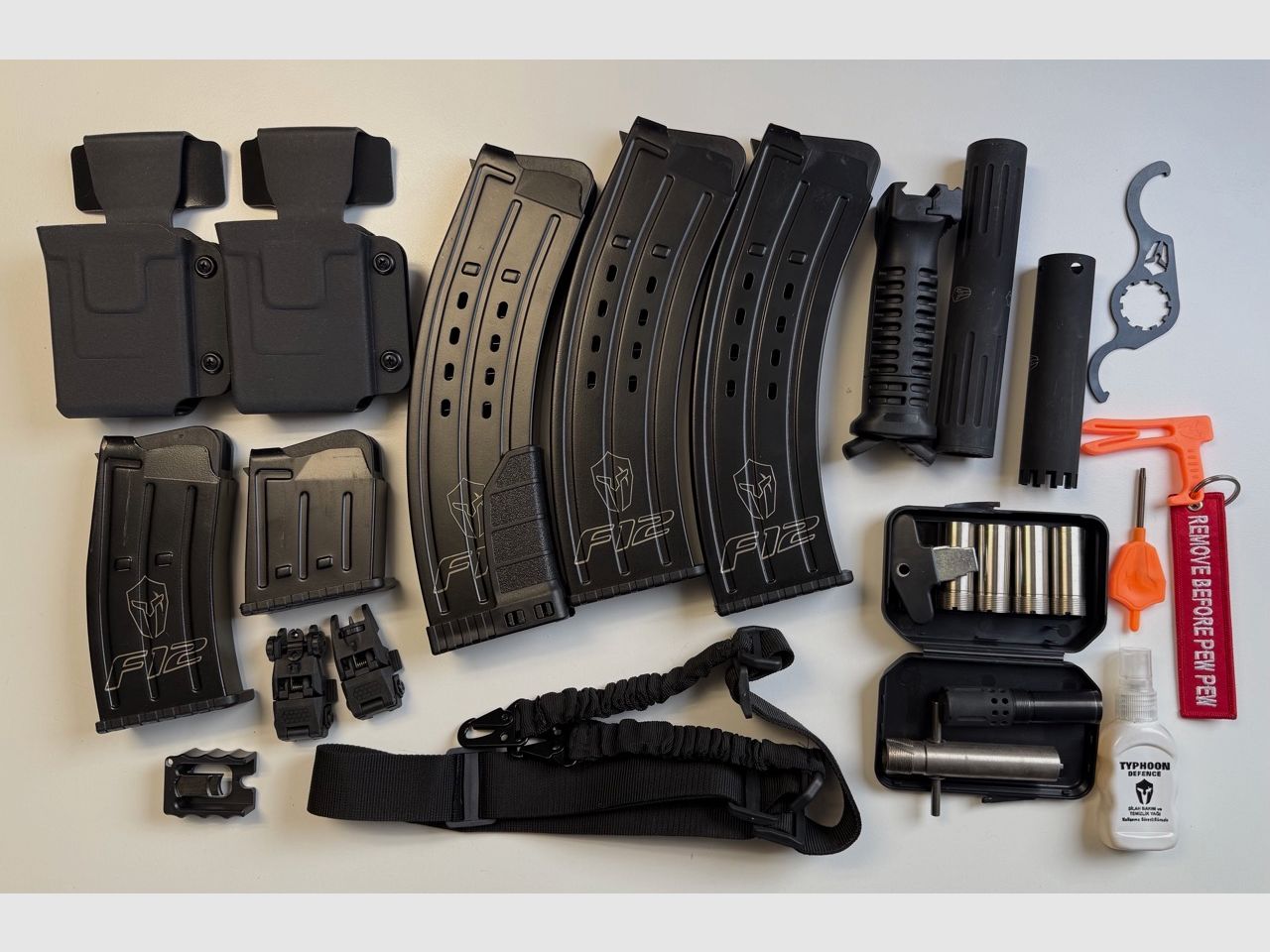 Typhoon F12 - Classic Black Serie IV - IPSC Paket III, Selbstladeflinte mit Kastenmagazin, mit umfangreichem Zubehör - NEUWERTIG