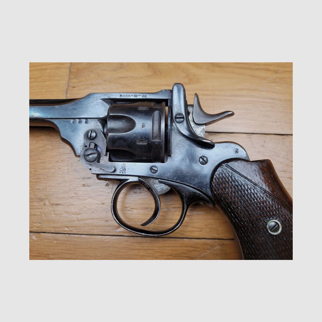 Sehr schöner Revolver Webley & Scott MKIII – Kaliber 38 /38S&W – hervorragende Fertigung aus Birmingham der 30er Jahre – sehr guter ästhetischer und mechanischer Zustand – sehr schöne gebrauchte Waffe in TBE +, Bild 8 von 16