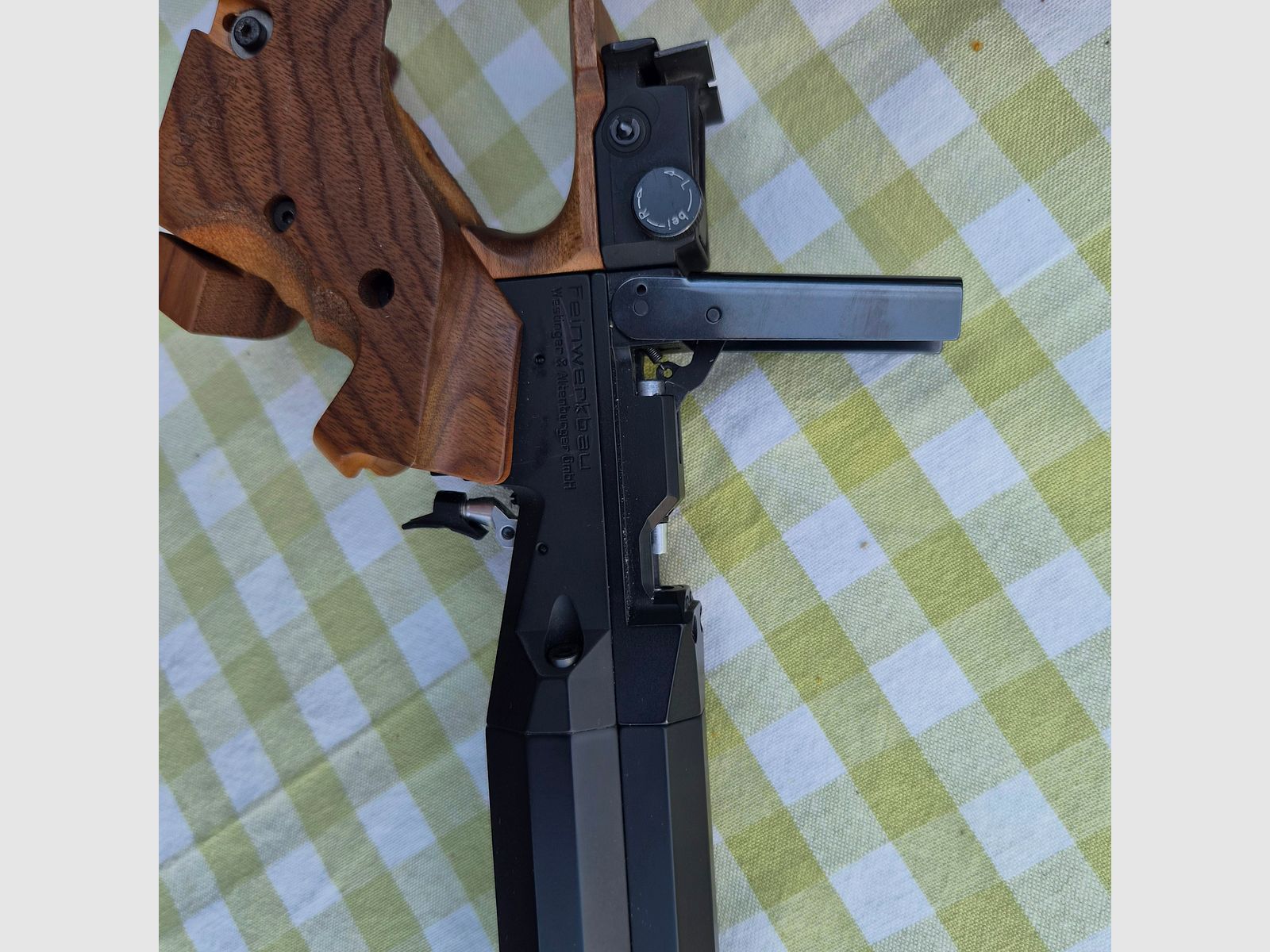 Pistola de competición Feinwerkbau Modelo 102