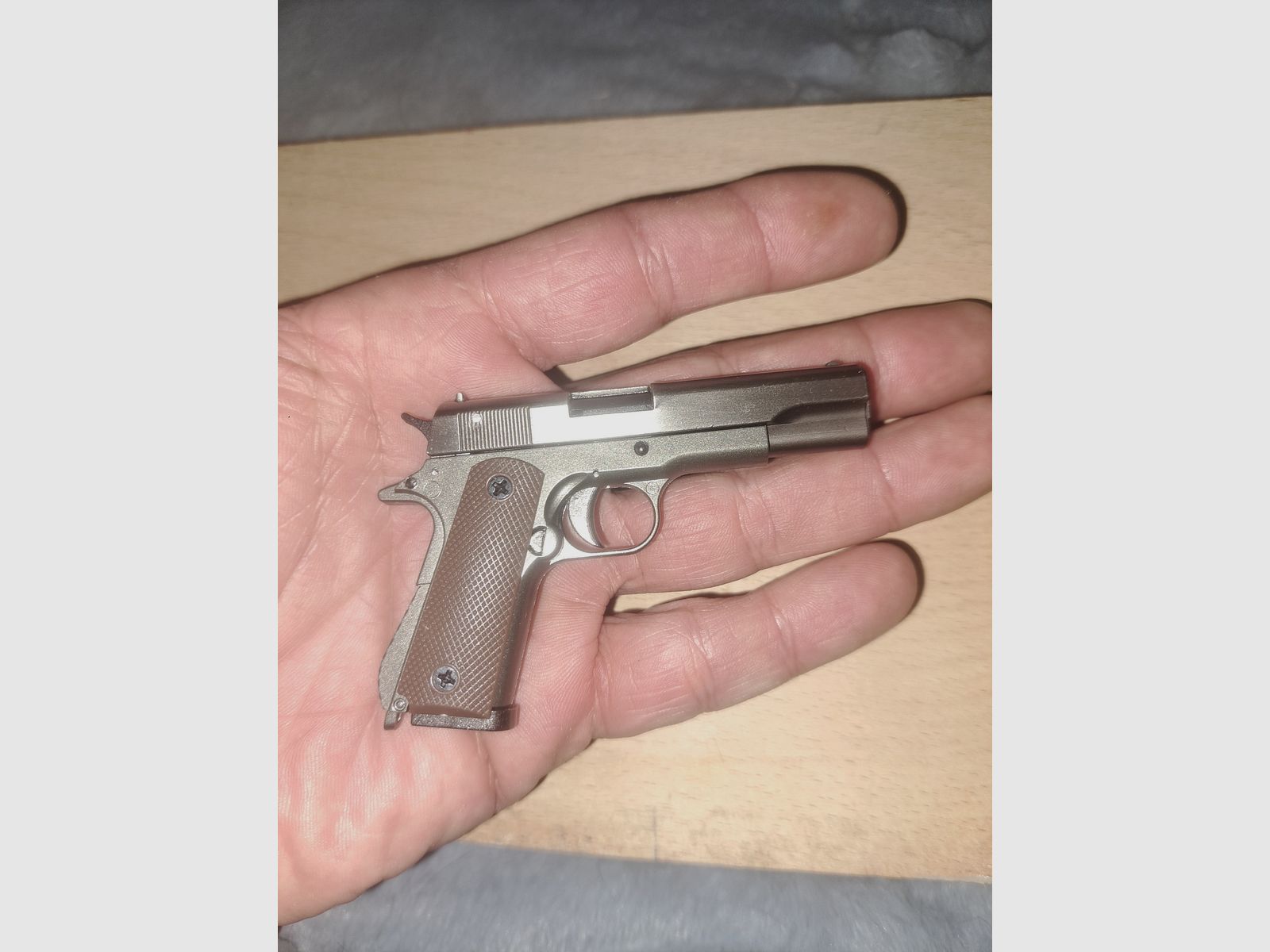 Schlüsselanhänger 1:3 Modell "Colt Government 1911"