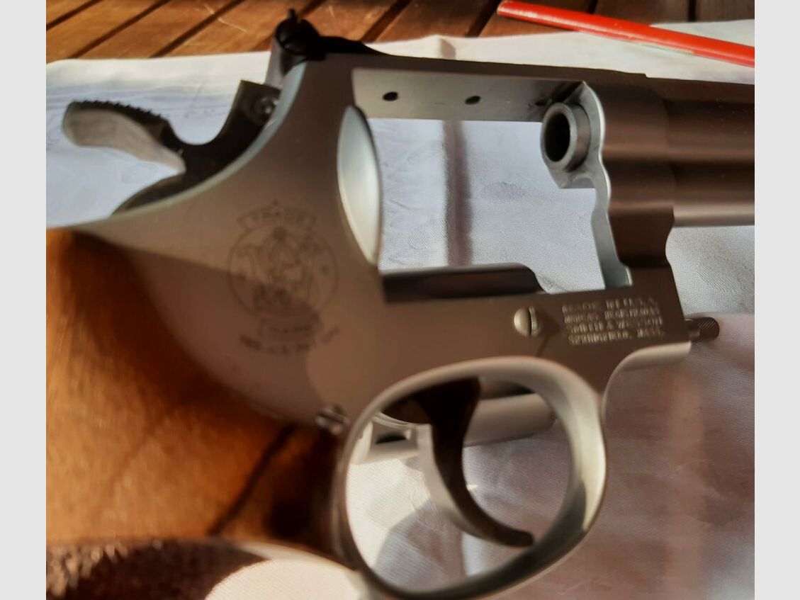 Smith & Wesson 686-4 Target Champion