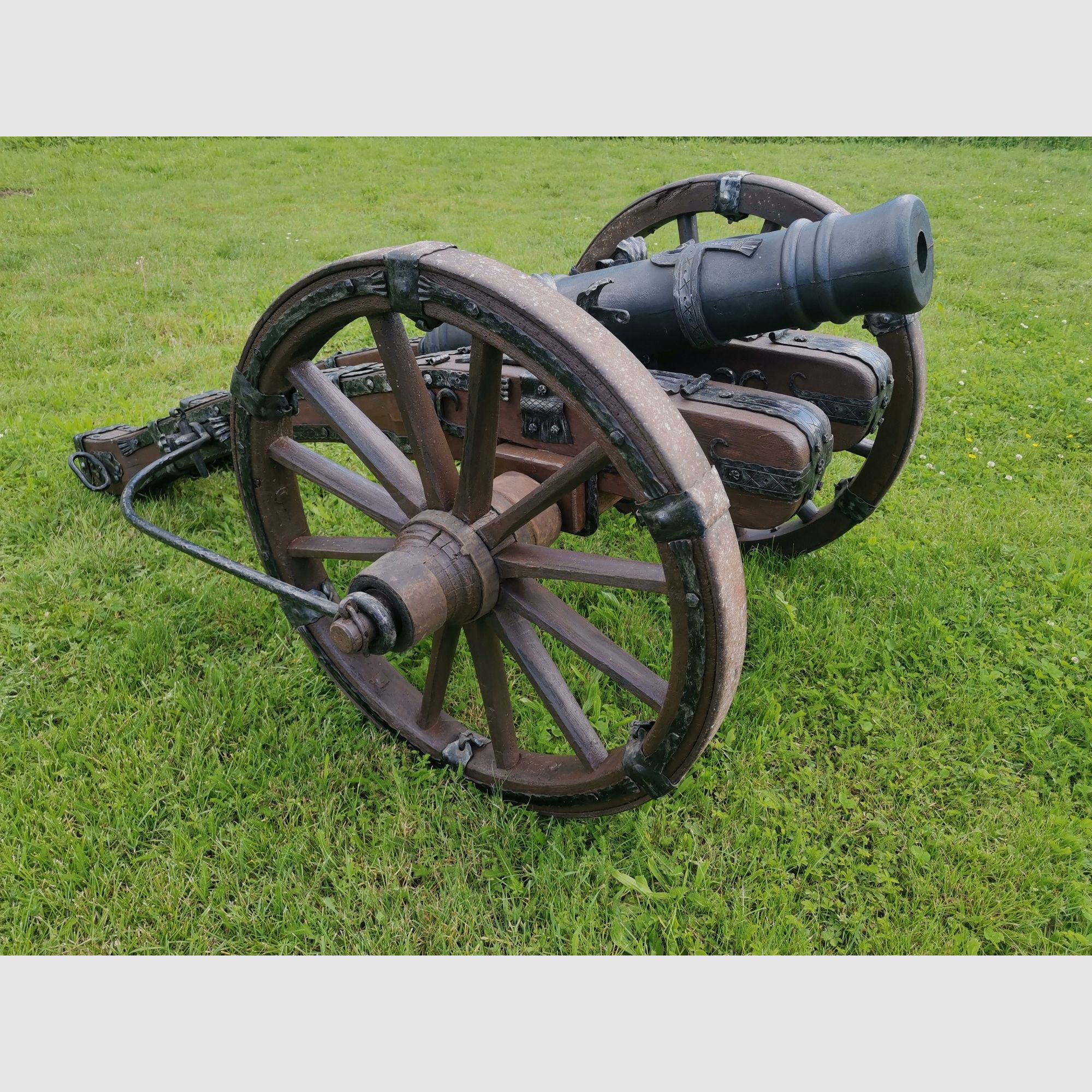 Large XXL firecracker cannon with very elaborate blacksmithing and new muzzle-loading cannon.