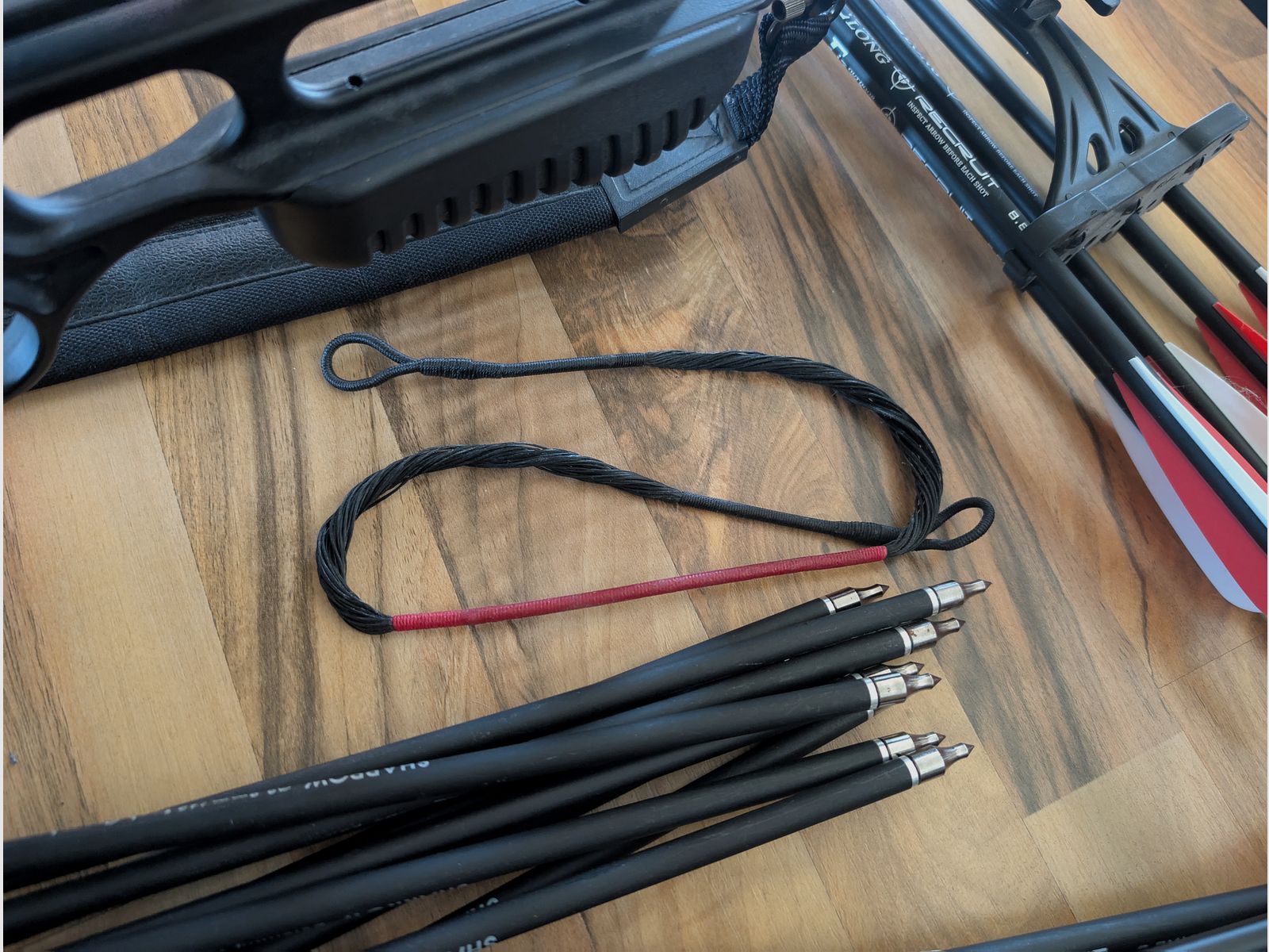 Jaguar Armbrust mit Rotpunktvisier und Carbonbolzen