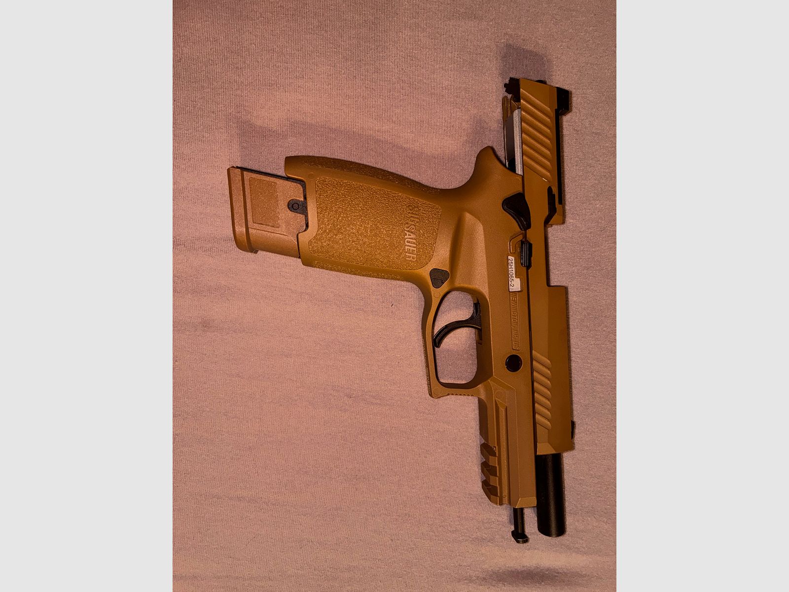 VFC Sig Sauer ProForce P320-M17 w. metal slide gas blowback 6mm BB Coyote Tan