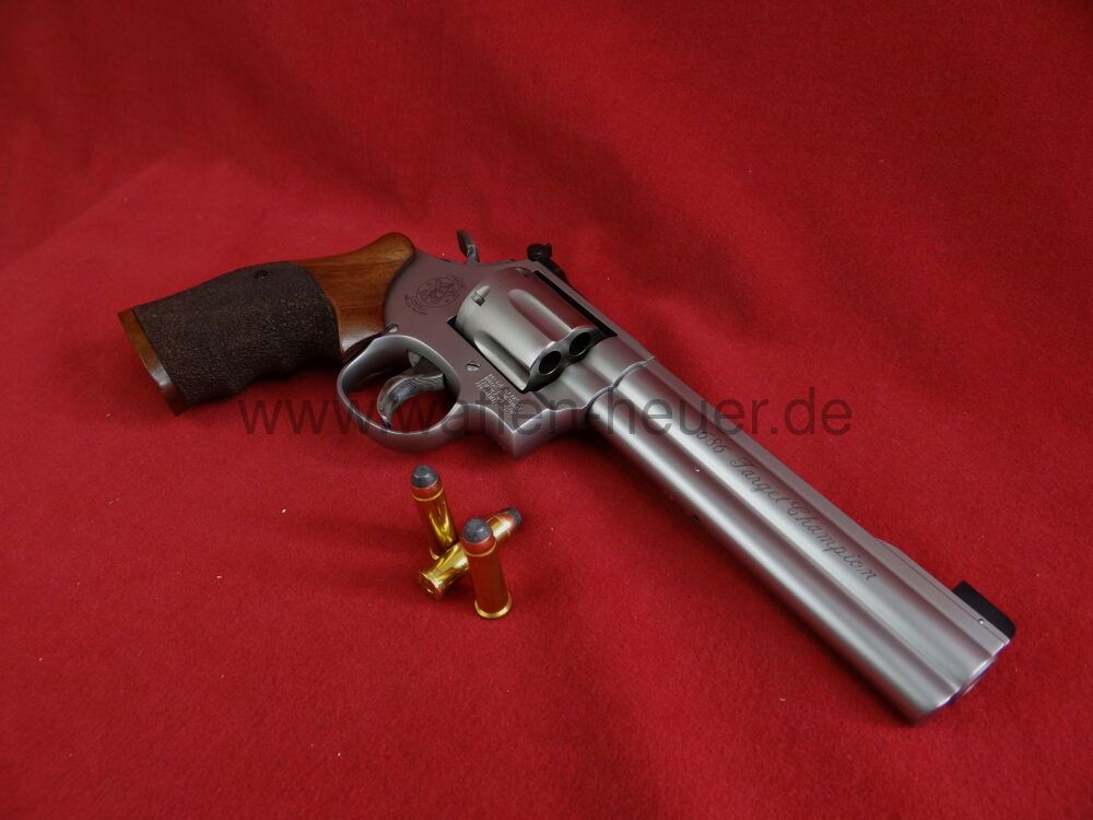 Smith & Wesson 686-4 Target Champion