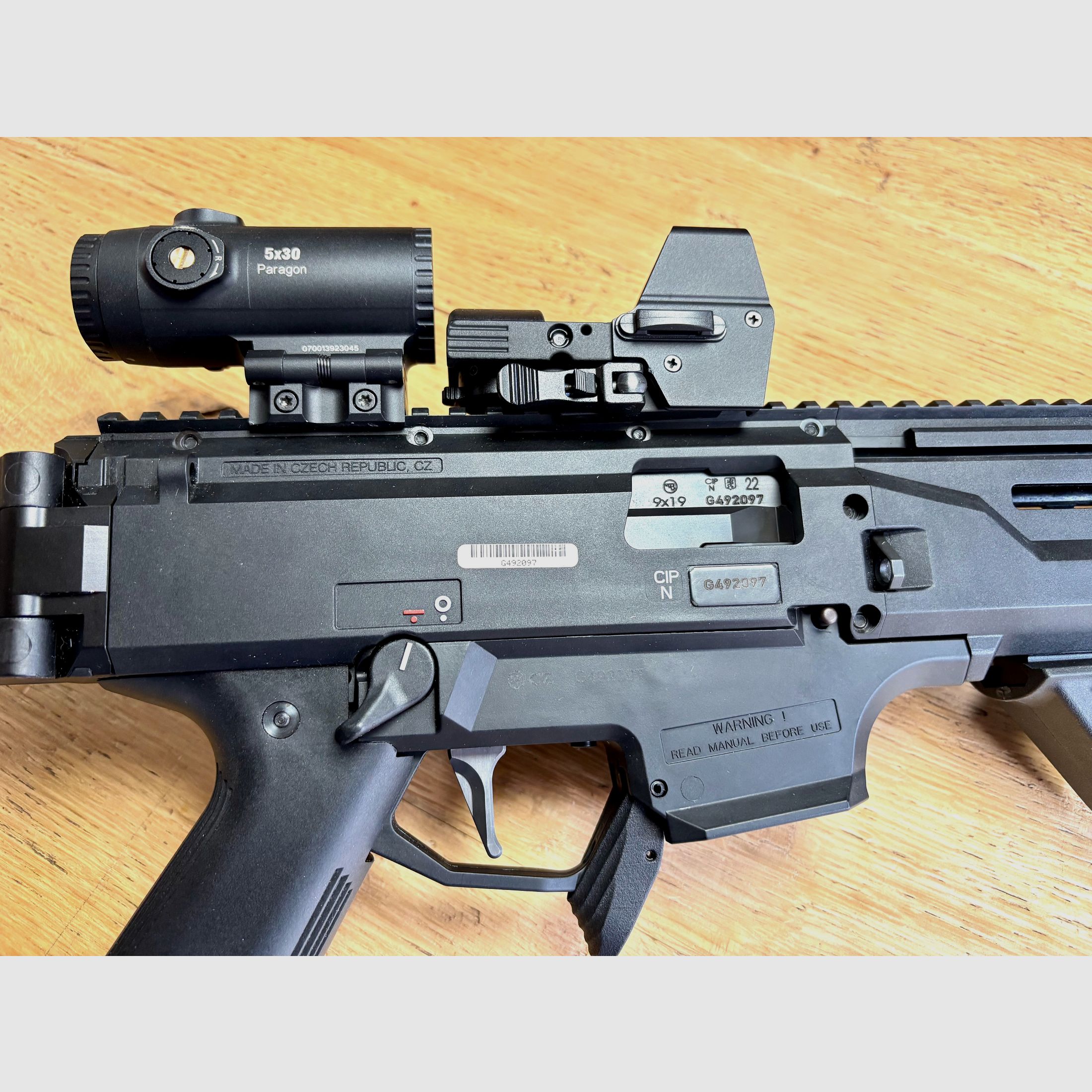 Selbstladebüchse CZ Scorpion Evo 3 S1 Carbine Sportabzug, Schubschaft klappbar,  Kompensator – Kaliber 9 mm Luger inkl. Red Dot u 5fach Magnifier