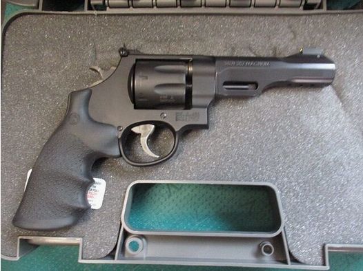 Revolver Smith & Wesson Performance Center M327 TRR8 5-inch in Box M327