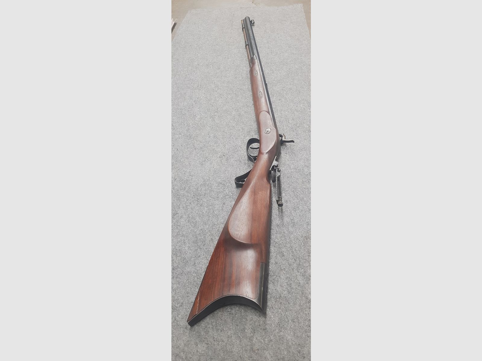 Vorderlader Great Plains Hawken Perkussions Rifle im Kaliber .45 Gewehr mit Diopter