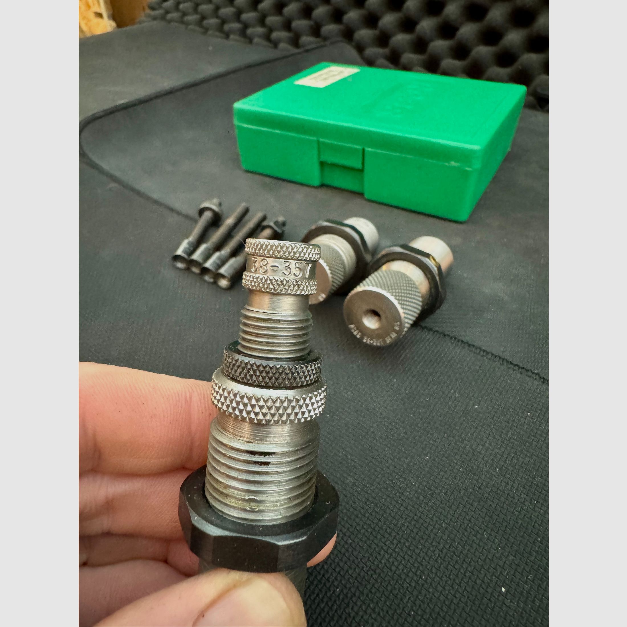 RCBS dies 38/357 .38Sp and .357Mag, 2 seating dies and one expanding die, 4 bullet stamps