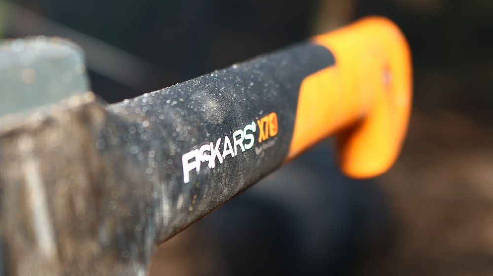 Fiskars X7 Axt - Ein finnisches Hackfest