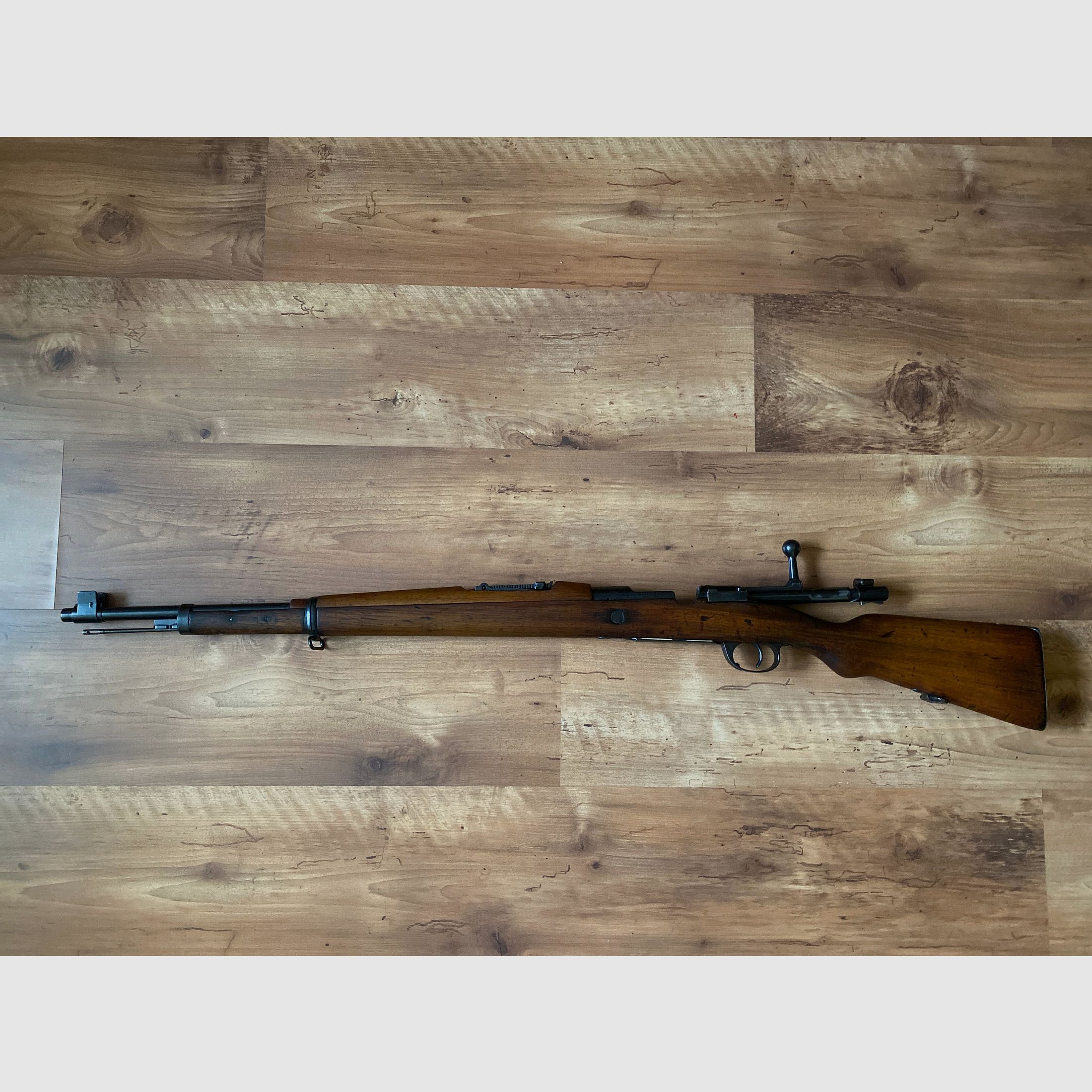 Liquidación de mi colección: DWM Mauser Vergueiro M1904/39, calib. 8x57JS, cargador individual, completo con stock militar intacto, escudo real Carlos I perfectamente conservado, imagen 2 de 8
