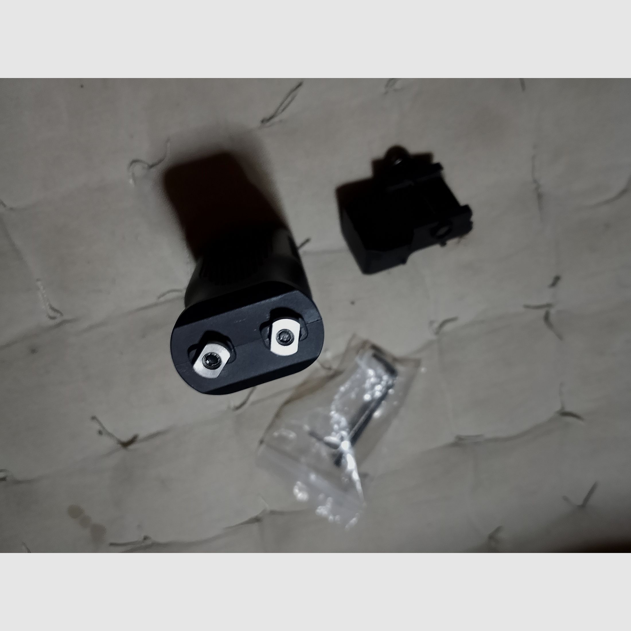 Laser en voorgrip grip zwart grip universele Airsoft Softair Paintball wapen geweer roodpunt Picatinny