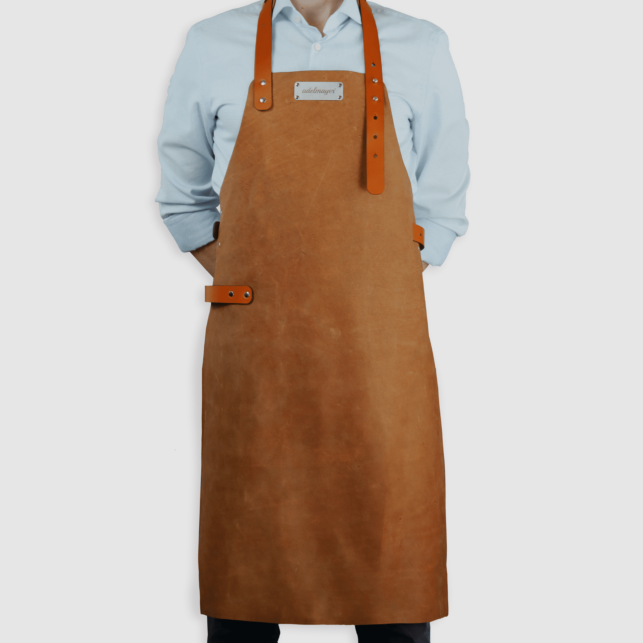 adelmayer® hochwertige braune Ledergrillschürze handgefertigt aus italienischer Gerberei