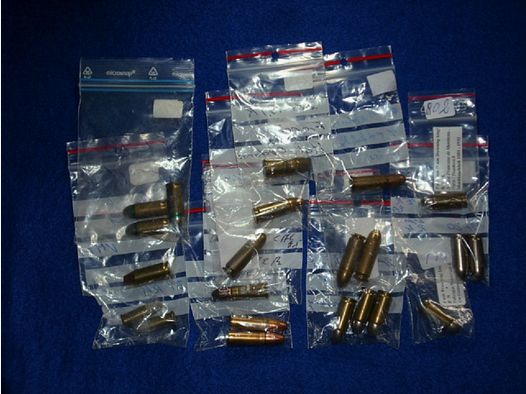 Lot de munitions pour armes de poing
