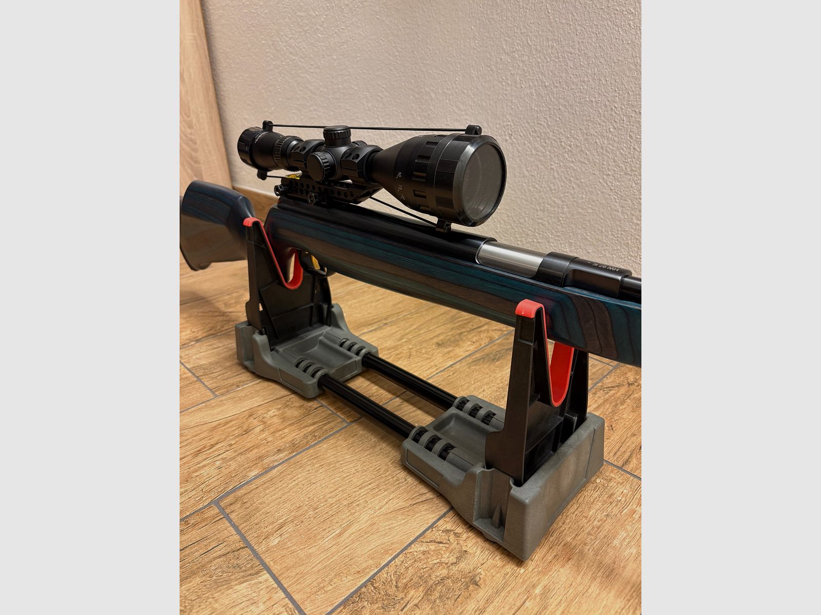 Kadzidło HW 97 K Niebieski niebieski uchwyt z drewna warstwowego Kaliber 5,5 mm używane kilka razy Edycja limitowana