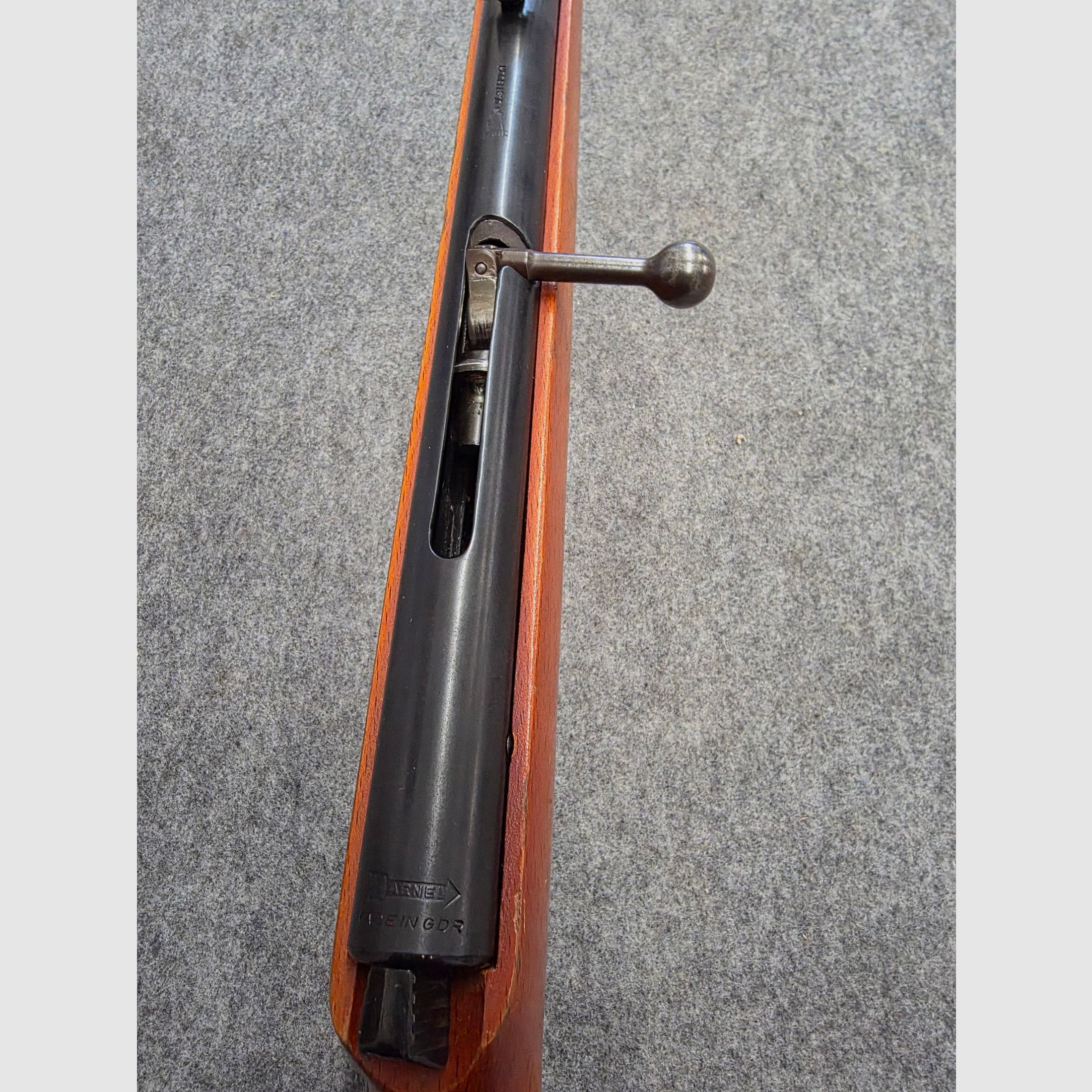 2.) Haenel Mod. 310 con sicura in Bakelite, caricatore Kirmes, fucile ad aria Cal. 4.4mm
