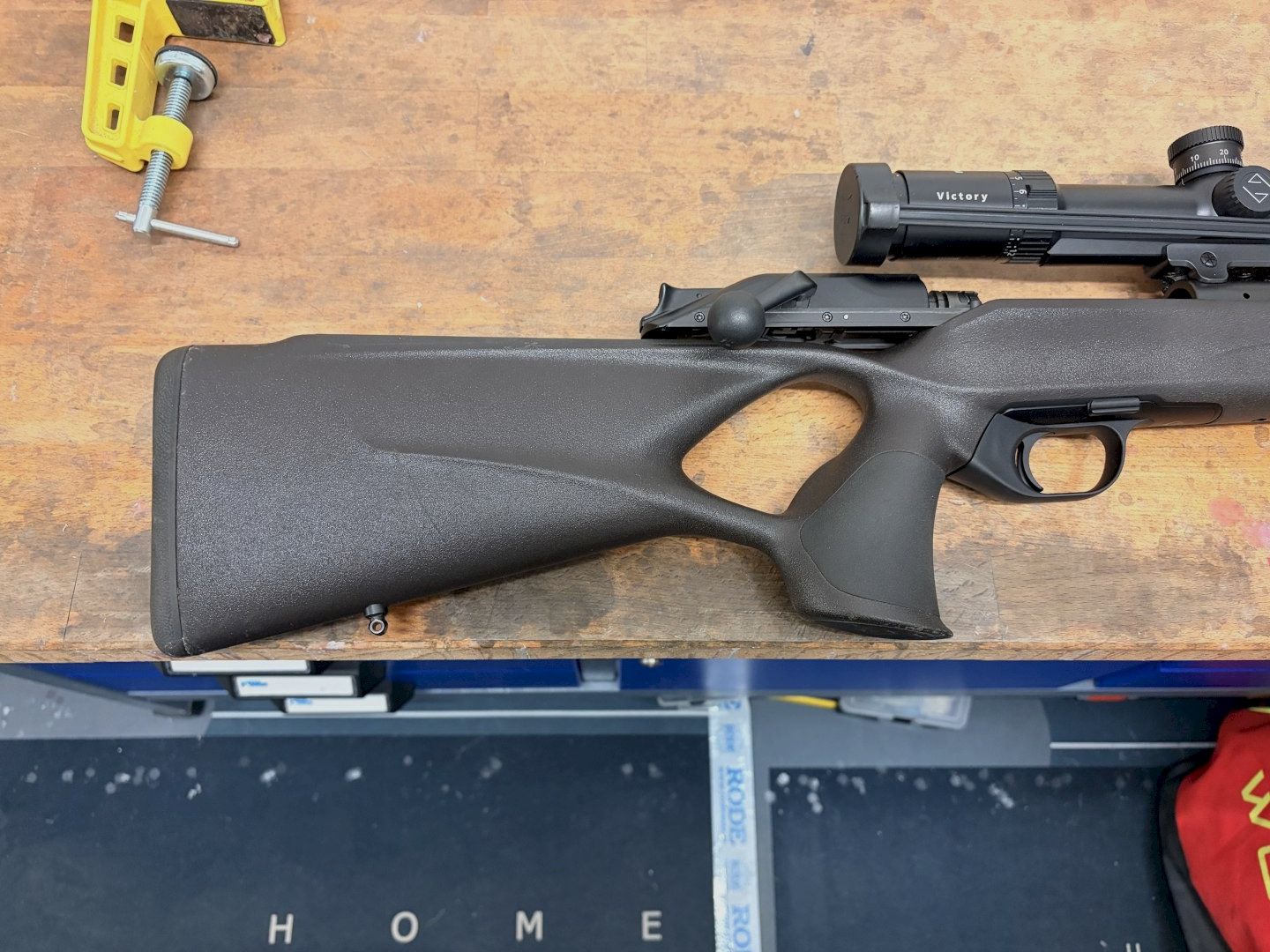 Blaser R8 Professional avec crosse en trou, .308 Win – Zeiss Victory HT 3-12x56