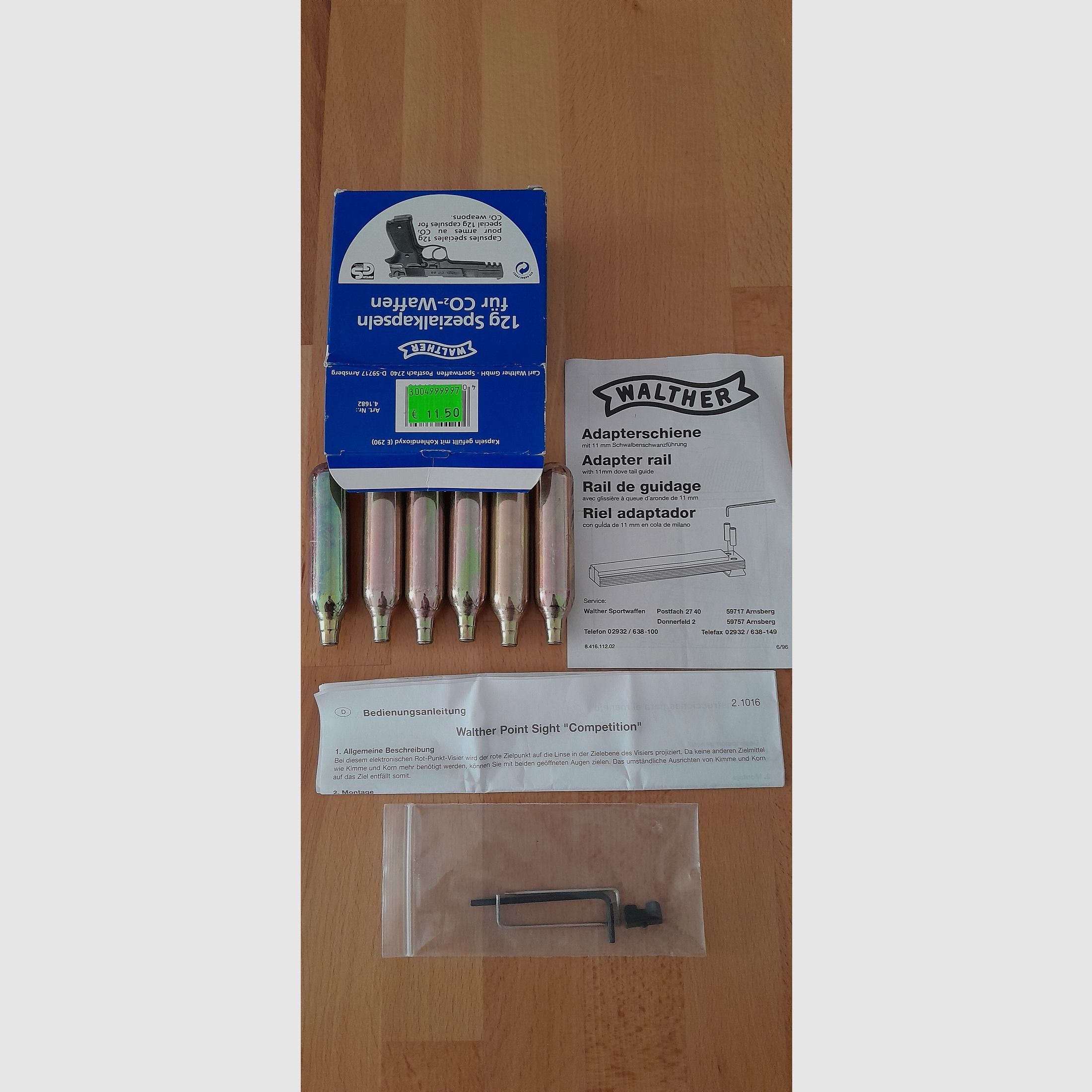 Vernickelte Walther CP88, CO2-Pistole, mit Echtholzgriffschalen und Rotpunktvisier