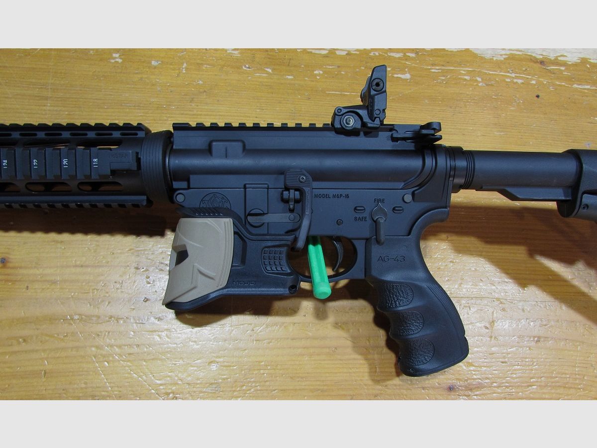 Sturmgewehr Smith & Wesson MP15 Sport 2, Kal. 223rem, Lauf 16 Zoll, Magazin 10 Schuss, sehr guter Zustand, Bild 6 von 7