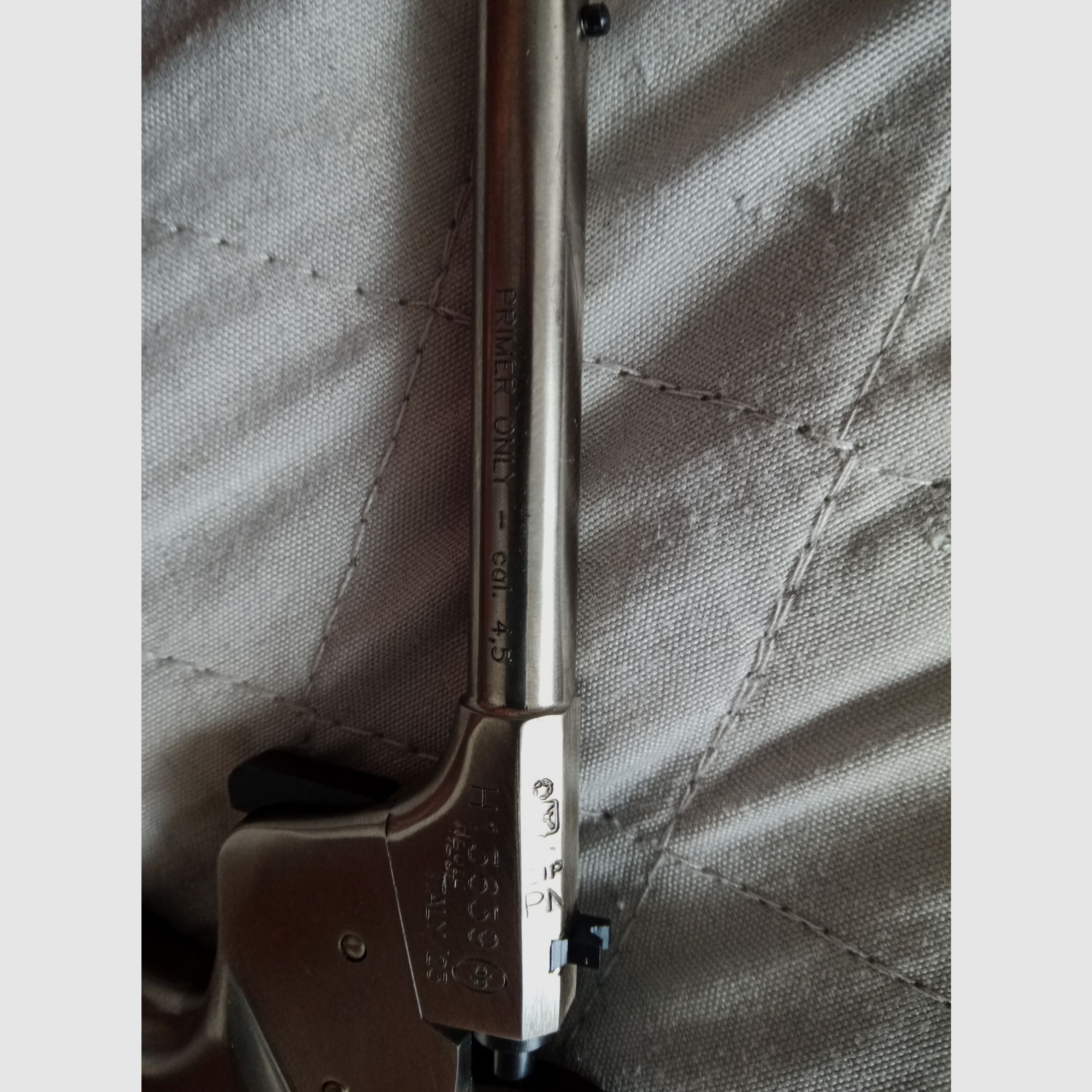 Pistolet à percussion Pedersoli Derringer Remington Rider à blanc calibre 4,5 mm avec boîte en bois (neuf encore)