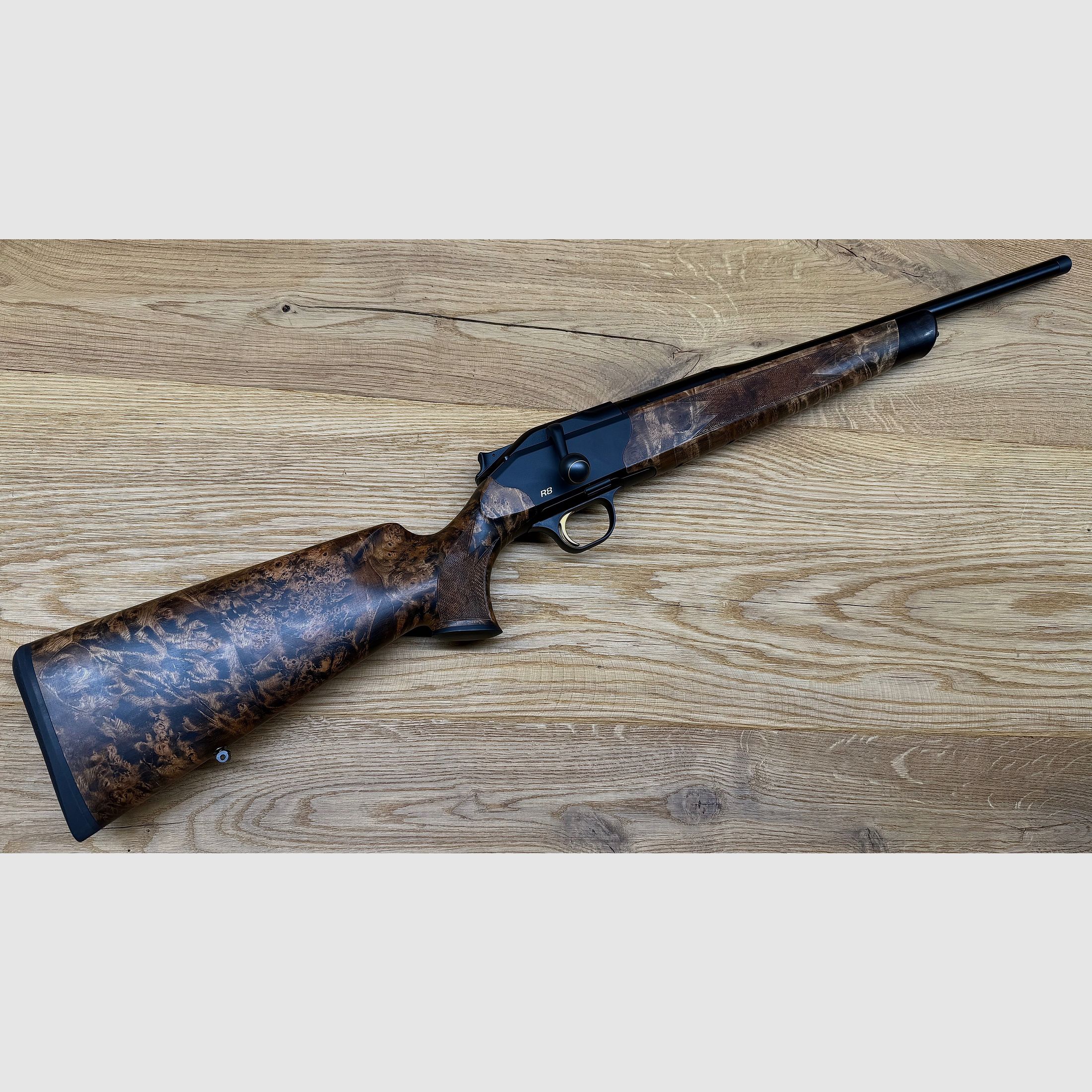 Blaser R8 Custom Schaftholz HK 9-10 / mit vielen Goldelementen / Standardkaliber nach Wahl / TRAUMWAFFE