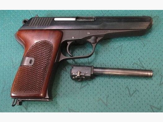 Pistolet CZ M52 9mm Luger avec canon interchangeable 7,62mm Tok, verrouillage à rouleaux 52