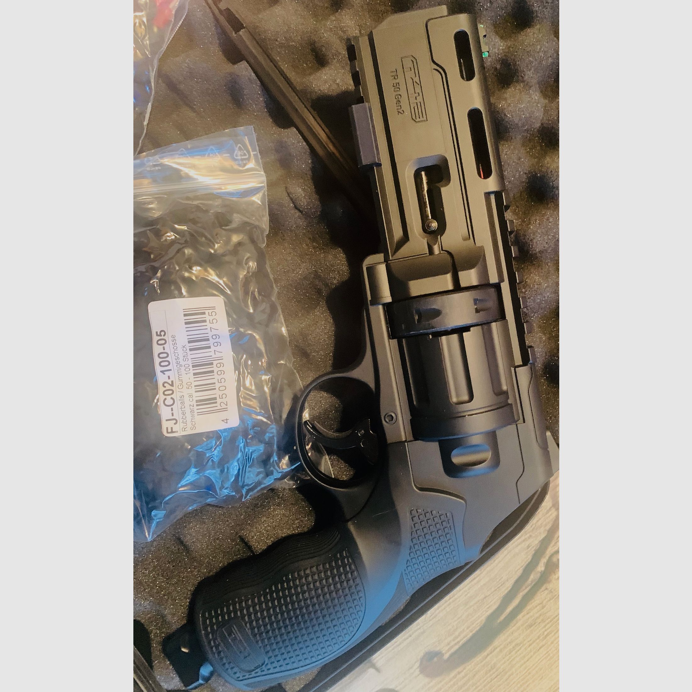 Taktischer Revolver TR 68 Gen.2 7,5 Joule, CO2 Kapseln-Technik/Arrows-Pfeile mit Halterung