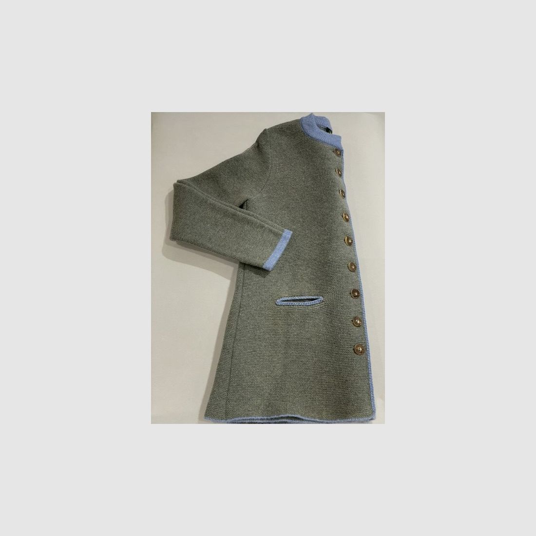 Damen Strickjacke Lang aus Merinowolle mit Kellerfalte in Salbei/Blau, Bild 1 von 2