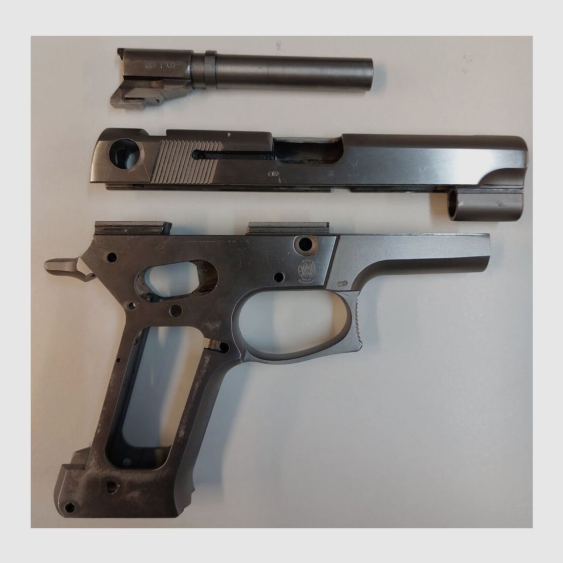 Smith & Wesson Defekt Pistole Smith & Wesson Mod.659 im Kaliber 9x19 (Bestehend aus Lauf,Verschluss,Griffstück)